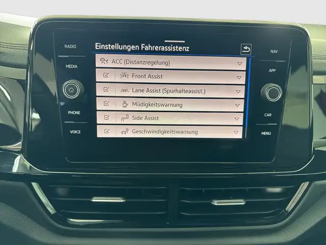 Volkswagen T-Roc view 16