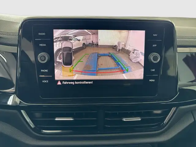 Volkswagen T-Roc view 17