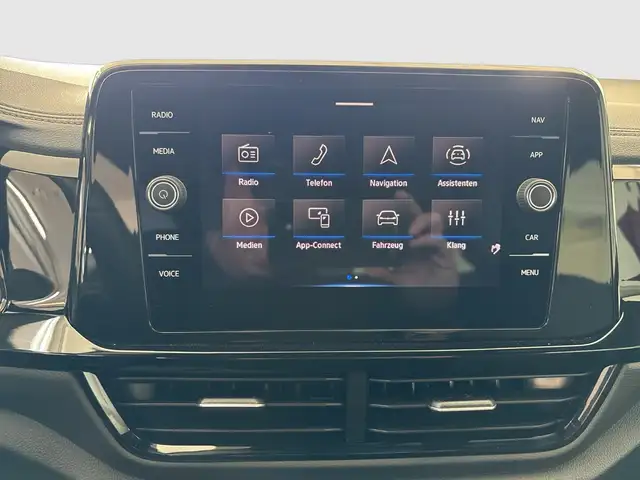 Volkswagen T-Roc view 14