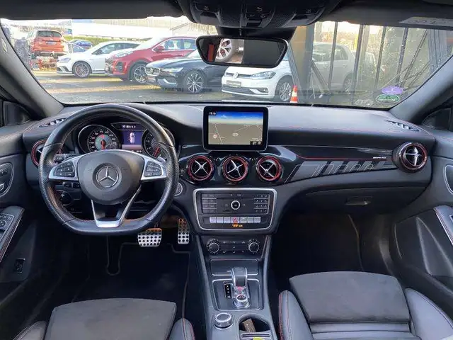 Mercedes-Benz CLA 45 AMG .