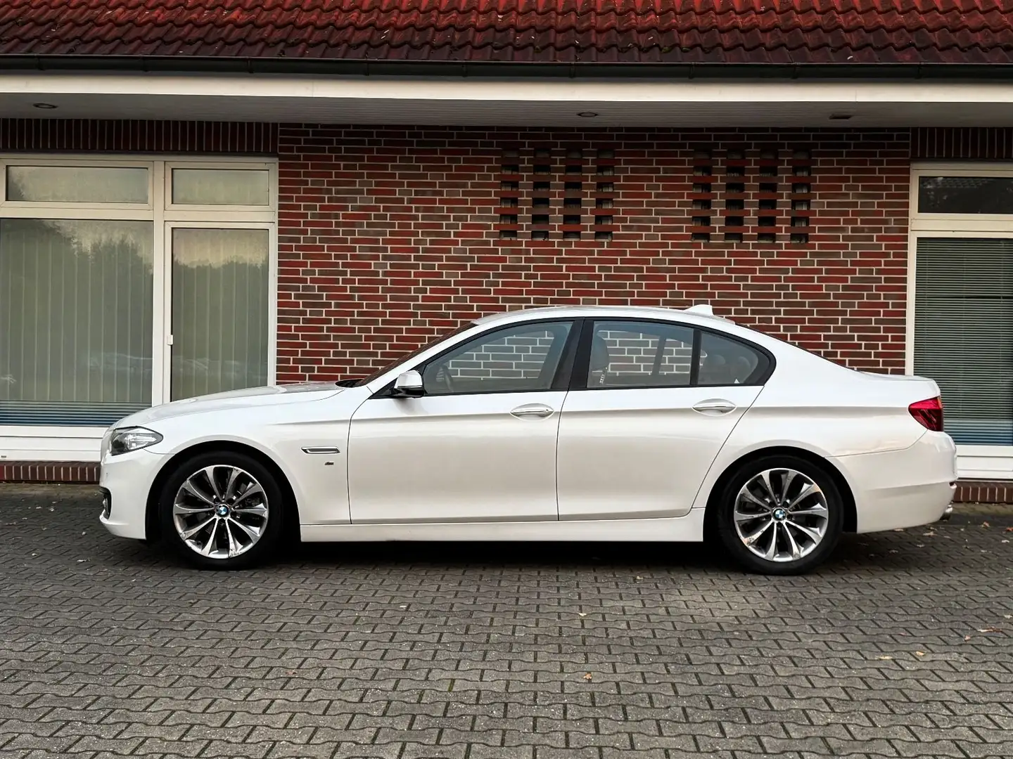 BMW 518 d.*FACELIFT*M SPORTFAHRWERK*SHADOW-LINE*PDC* Weiß - 2