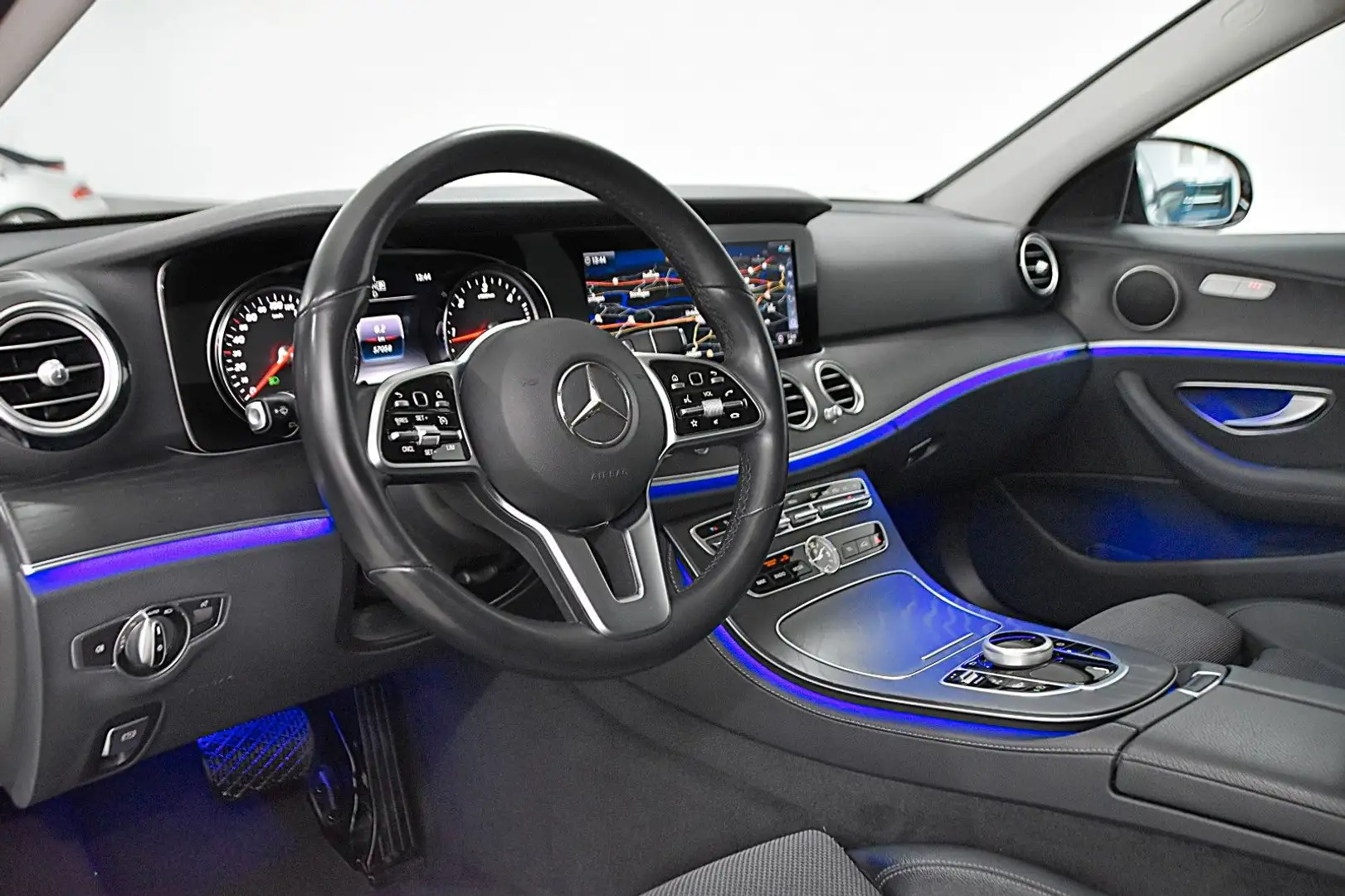 Mercedes-Benz E 220 D 9G-TRONIC AVANTGARDE NIGHT-PAKET Argent - 2