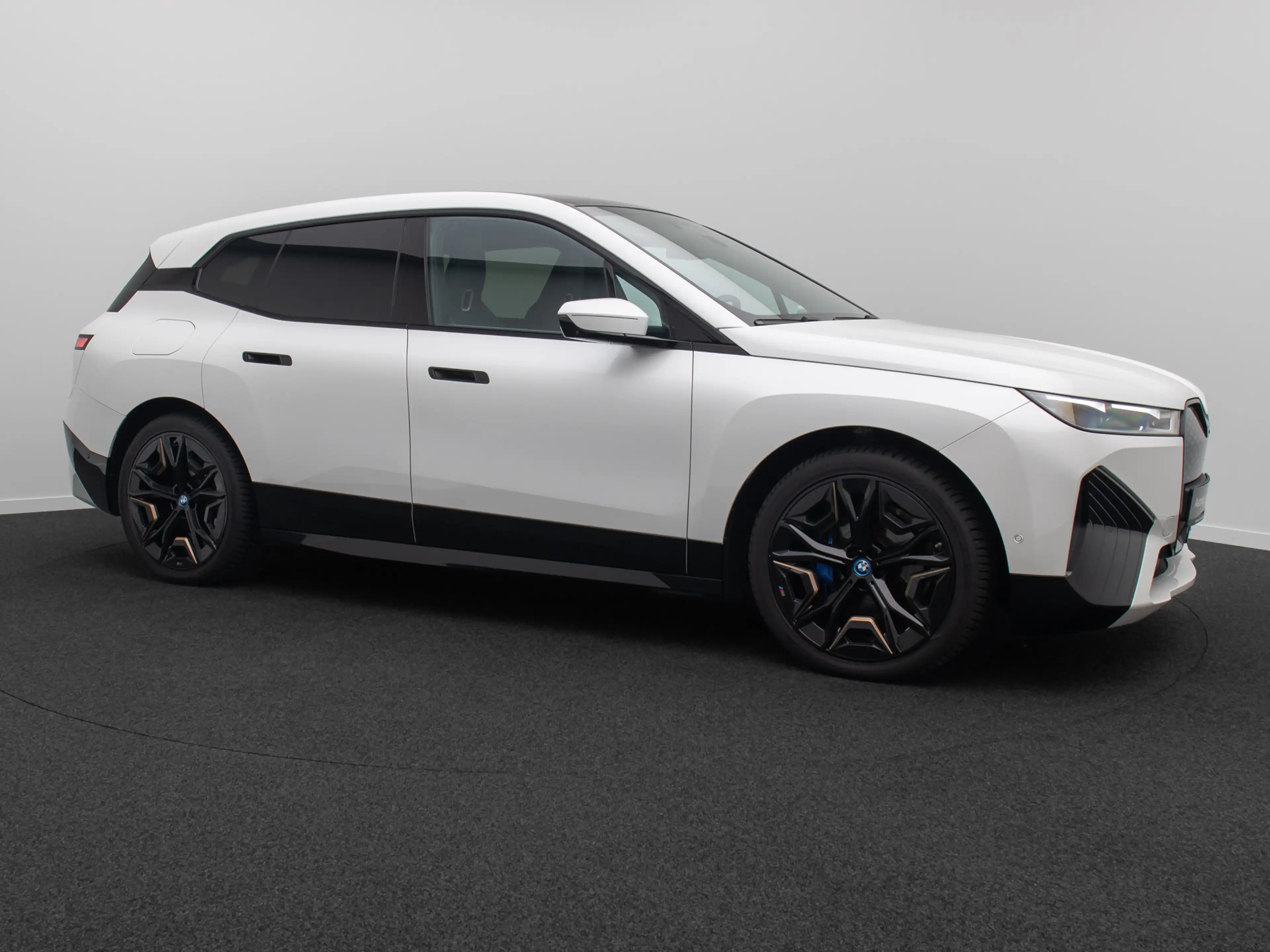 BMW iX Sport 360°SkyLounge H K SoftClose 22Zoll — photo 4
