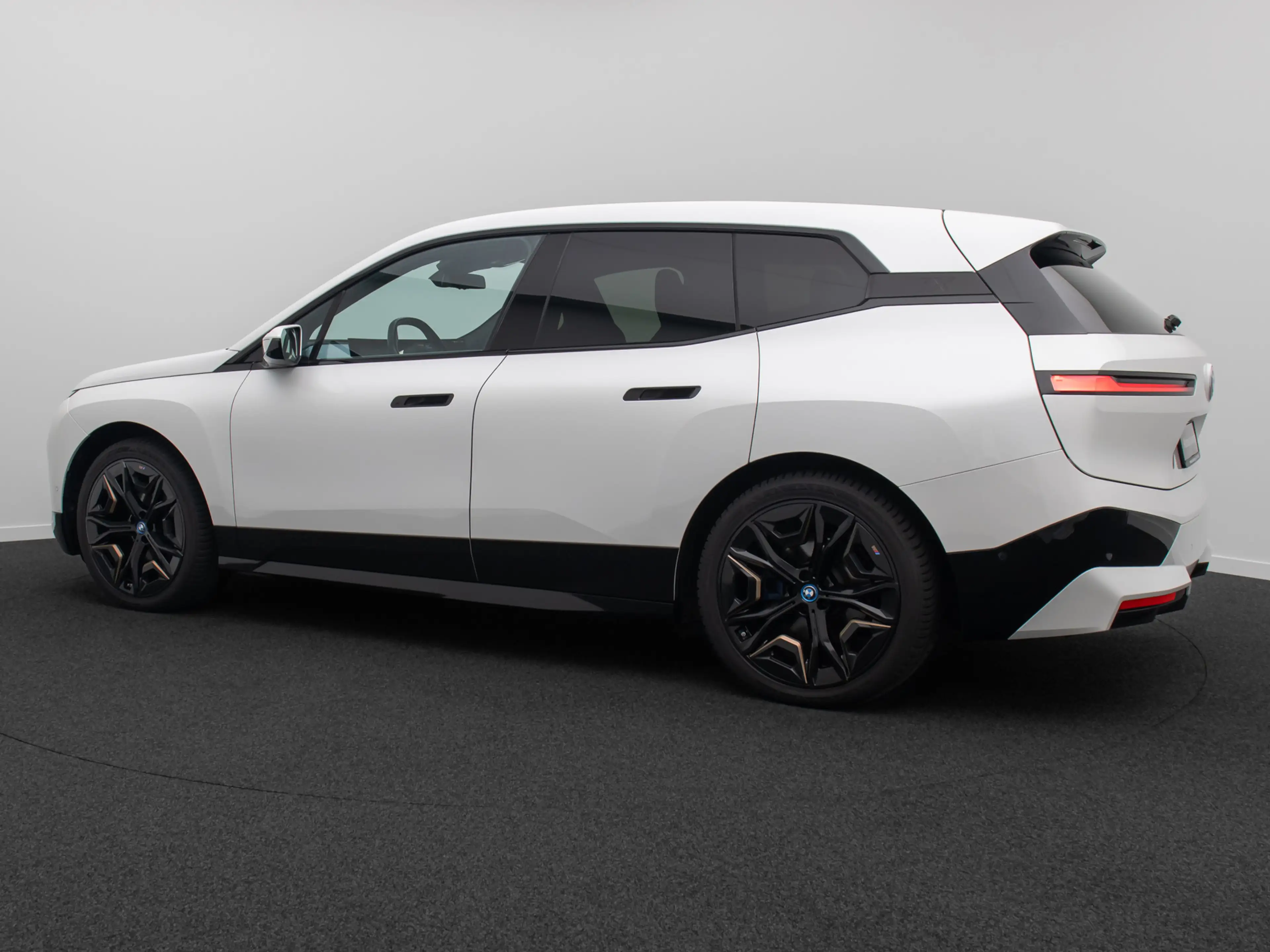 BMW iX Sport 360°SkyLounge H K SoftClose 22Zoll — photo 10