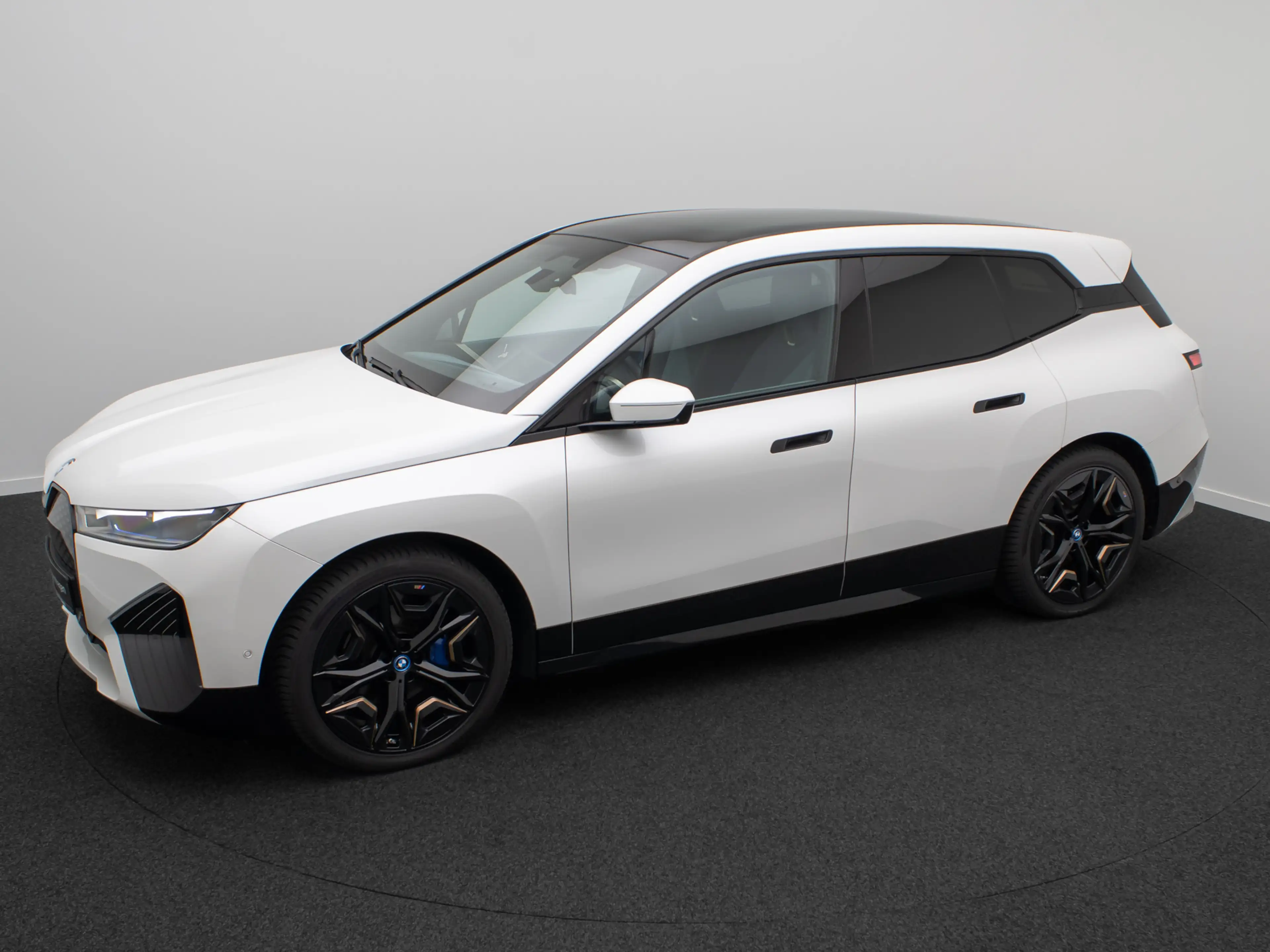 BMW iX Sport 360°SkyLounge H K SoftClose 22Zoll — photo 12