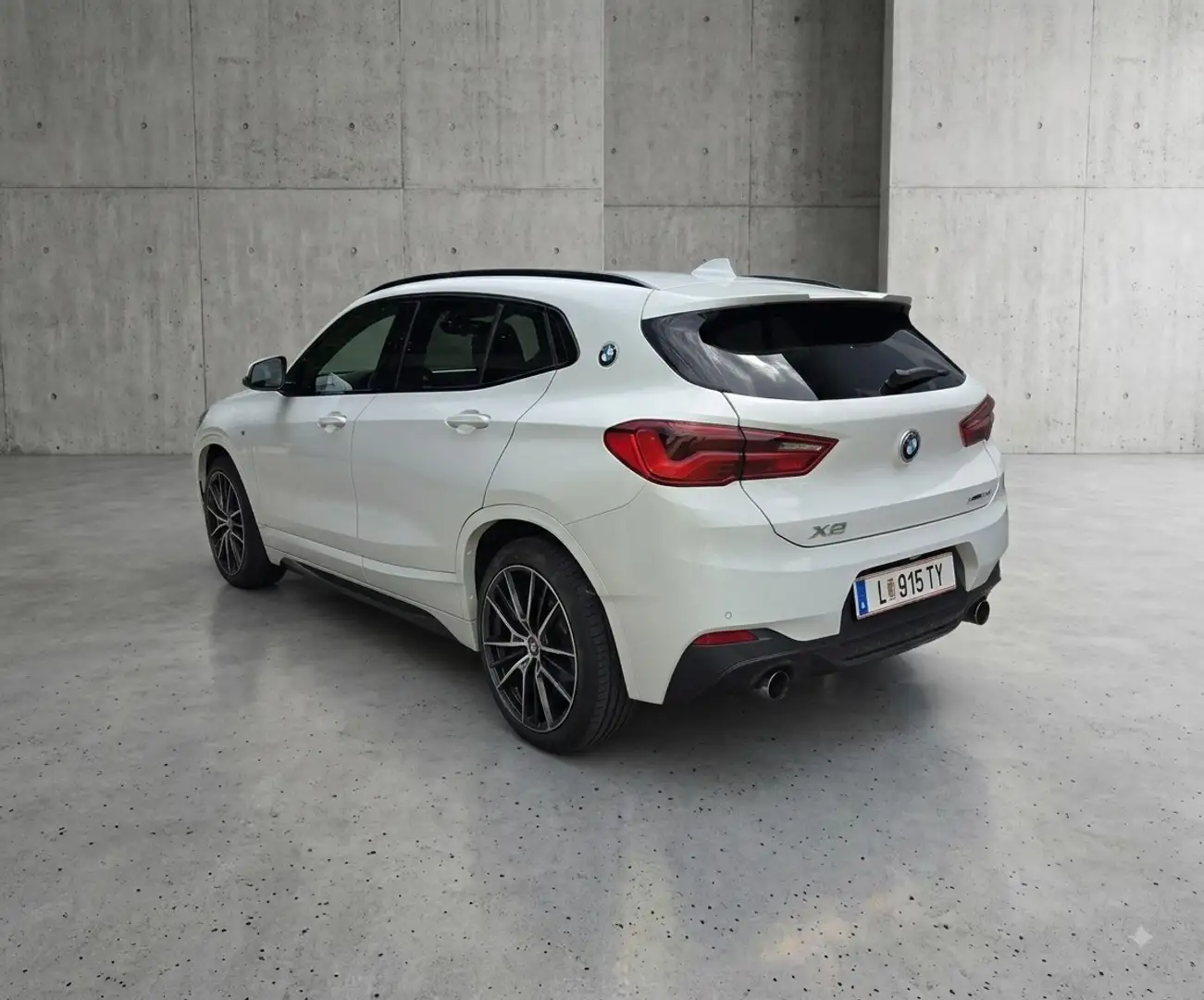 BMW X2 xDrive20i M B48 Aut. 280 PS PANO 19" LED H&K Weiß - 2