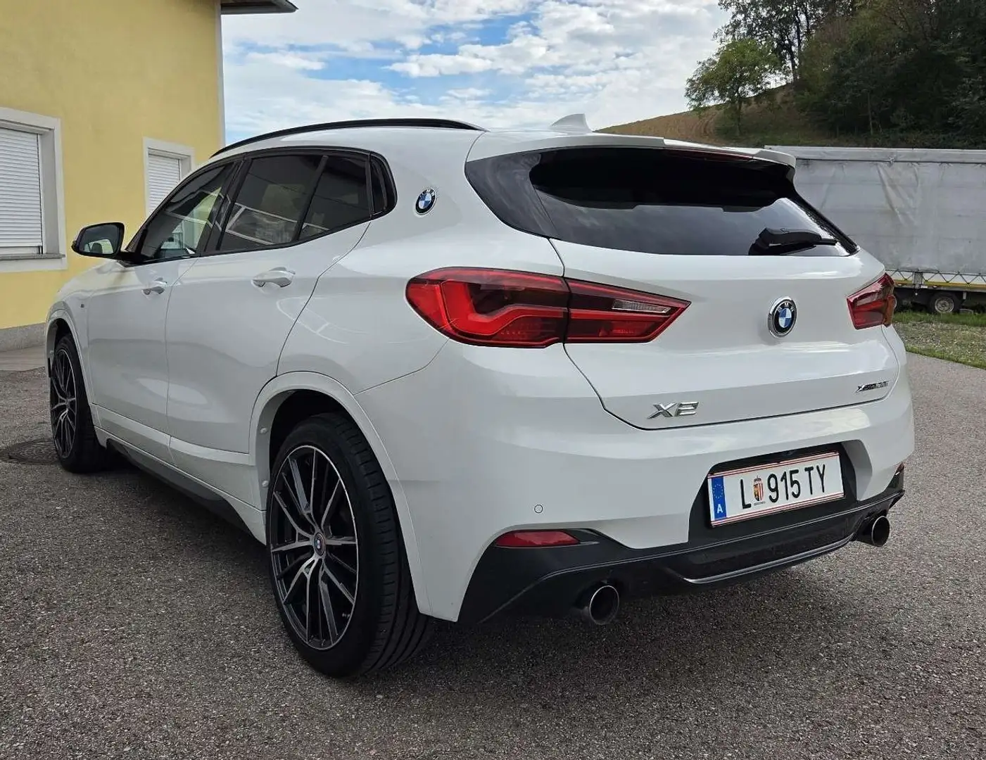 BMW X2 xDrive20i M-Paket Aut. 280 PS 19" PANO LED H&K Weiß - 2