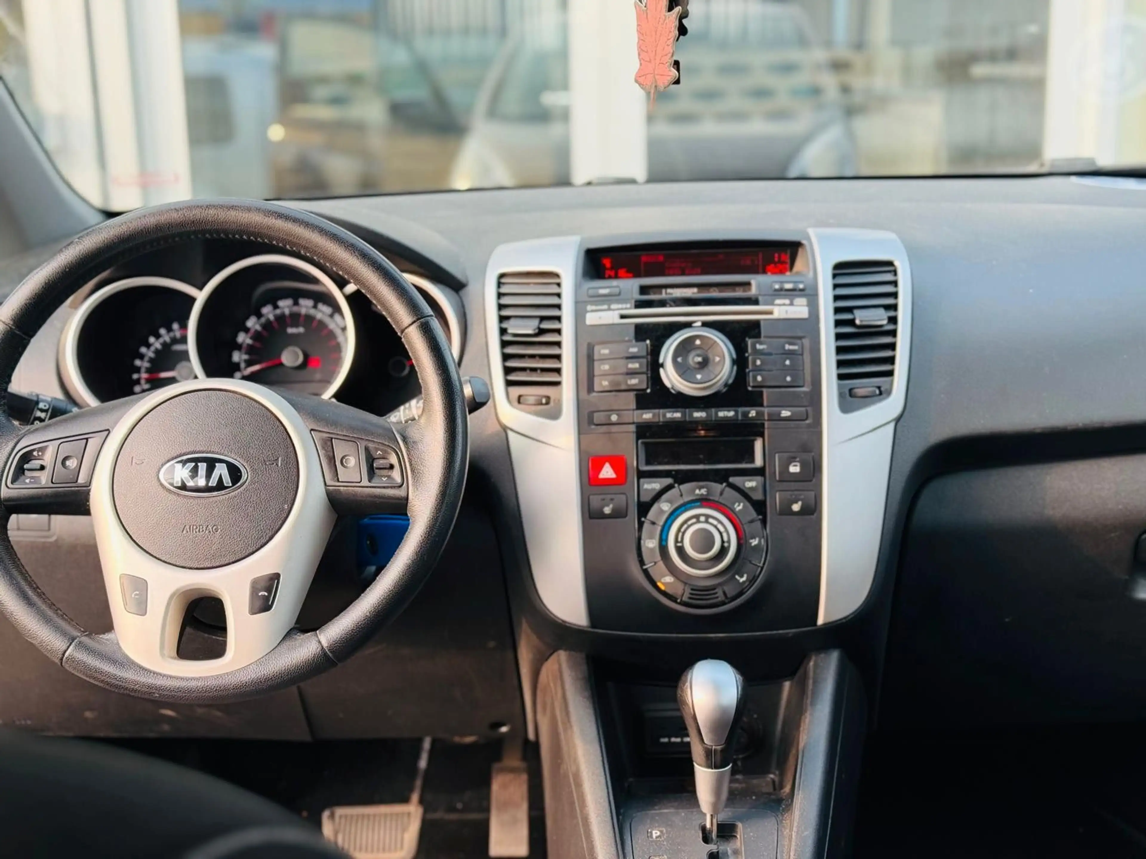 Kia Venga 1.6 — photo 8