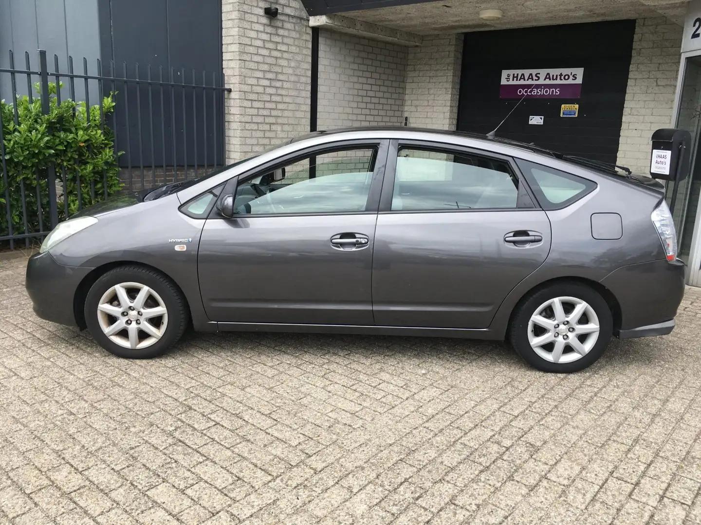 Toyota Prius 1.5 VVT-i COMFORT / LAGE KM STAND / ZEER NETTE STA Grijs - 2