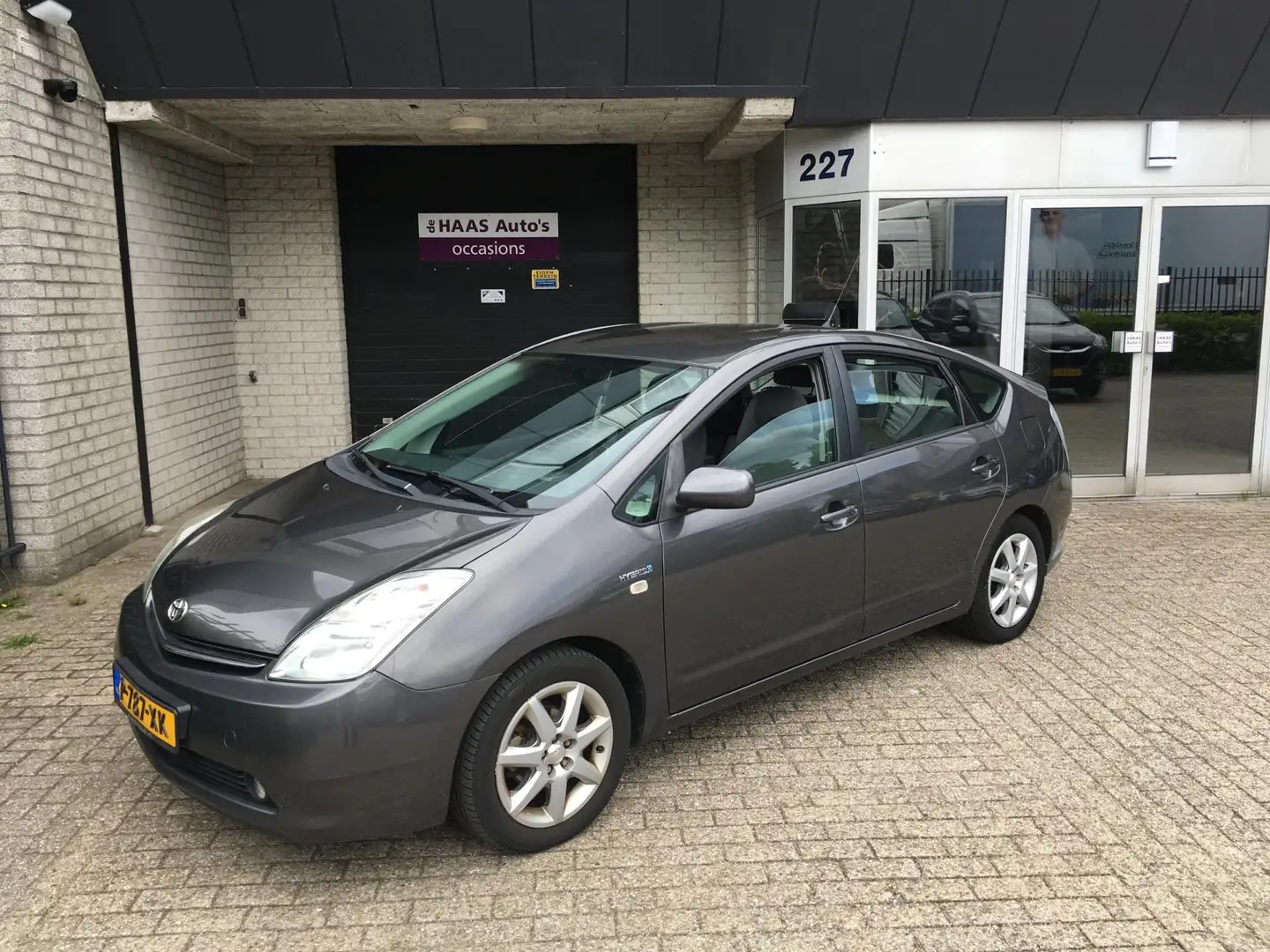Toyota Prius 1.5 VVT-i COMFORT / LAGE KM STAND / ZEER NETTE STA Grijs - 1