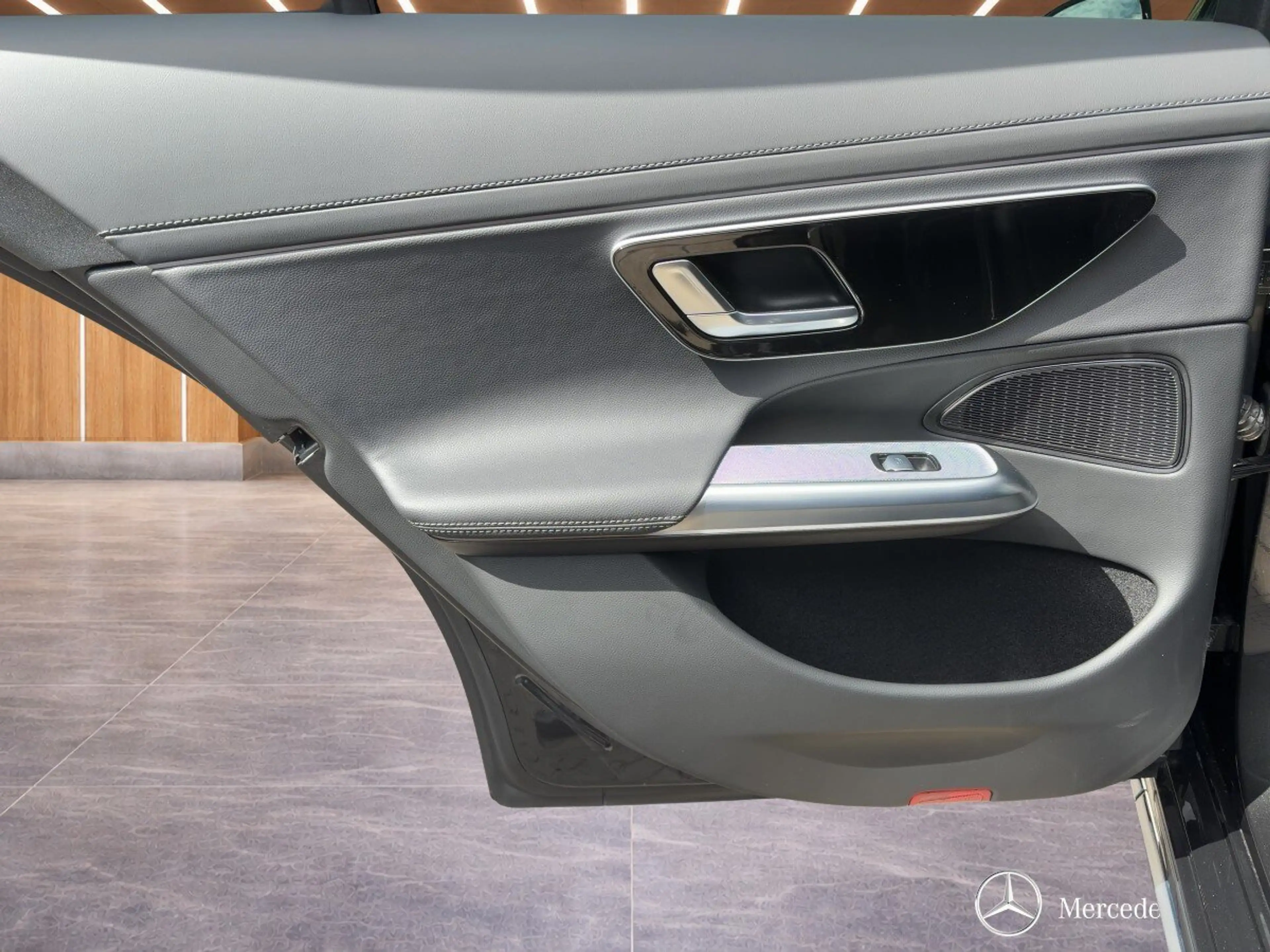 Mercedes-Benz E 450 E 450 4MATIC Limousine AMG-Line/360/Memory/Keyless — photo 15