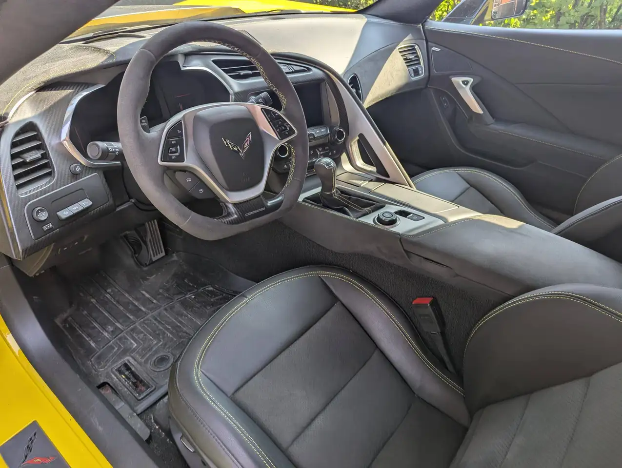 Chevrolet Corvette снимка Chevrolet Corvette