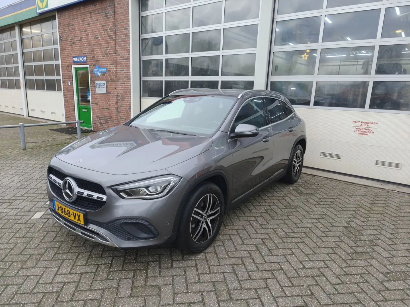 Mercedes-Benz GLA 200 Style, Camera, PDC, Led, Leer, Lage kms, NAP Grijs - 2