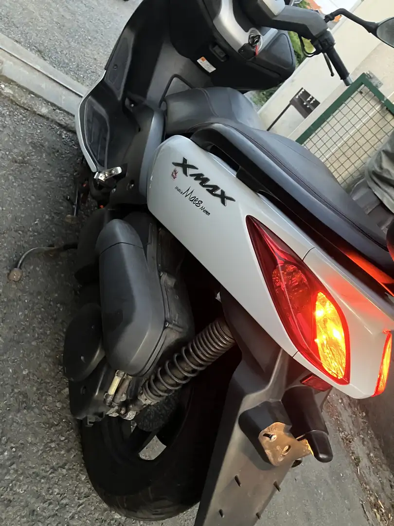 Yamaha X-Max 250 - 2