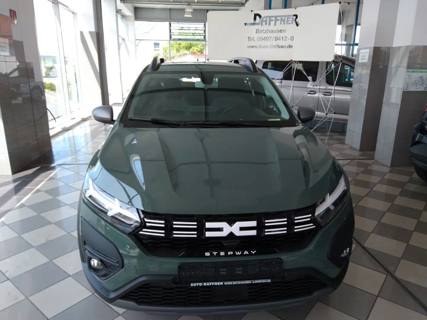 Dacia Sandero TCe 100 ECO-G Stepway Grün - 2
