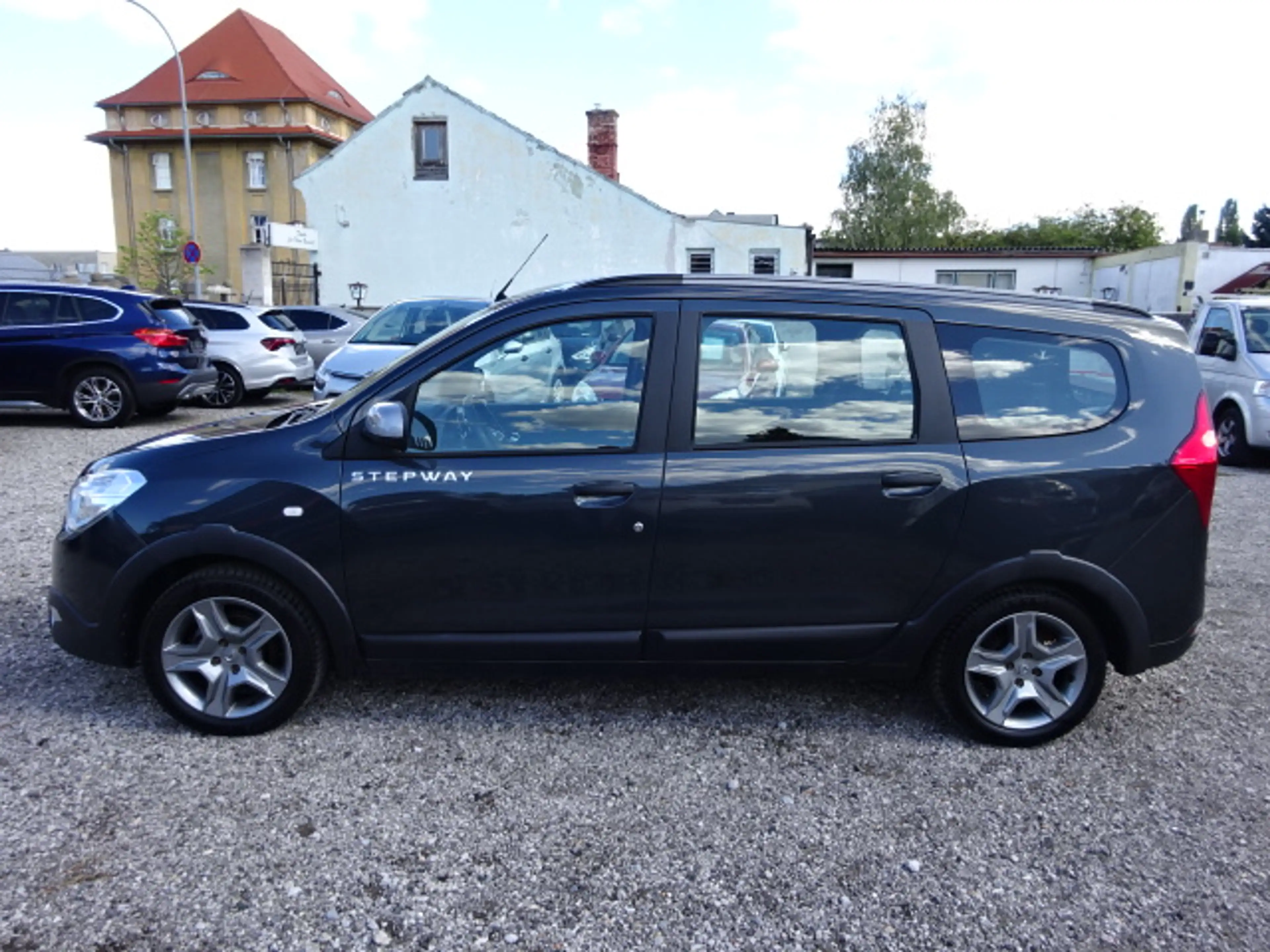 Dacia Lodgy Stepway Navi Bluetooth Freisprecheinrichtung Sitzheizung Parksensor vorne und hinten Kamera — photo 9