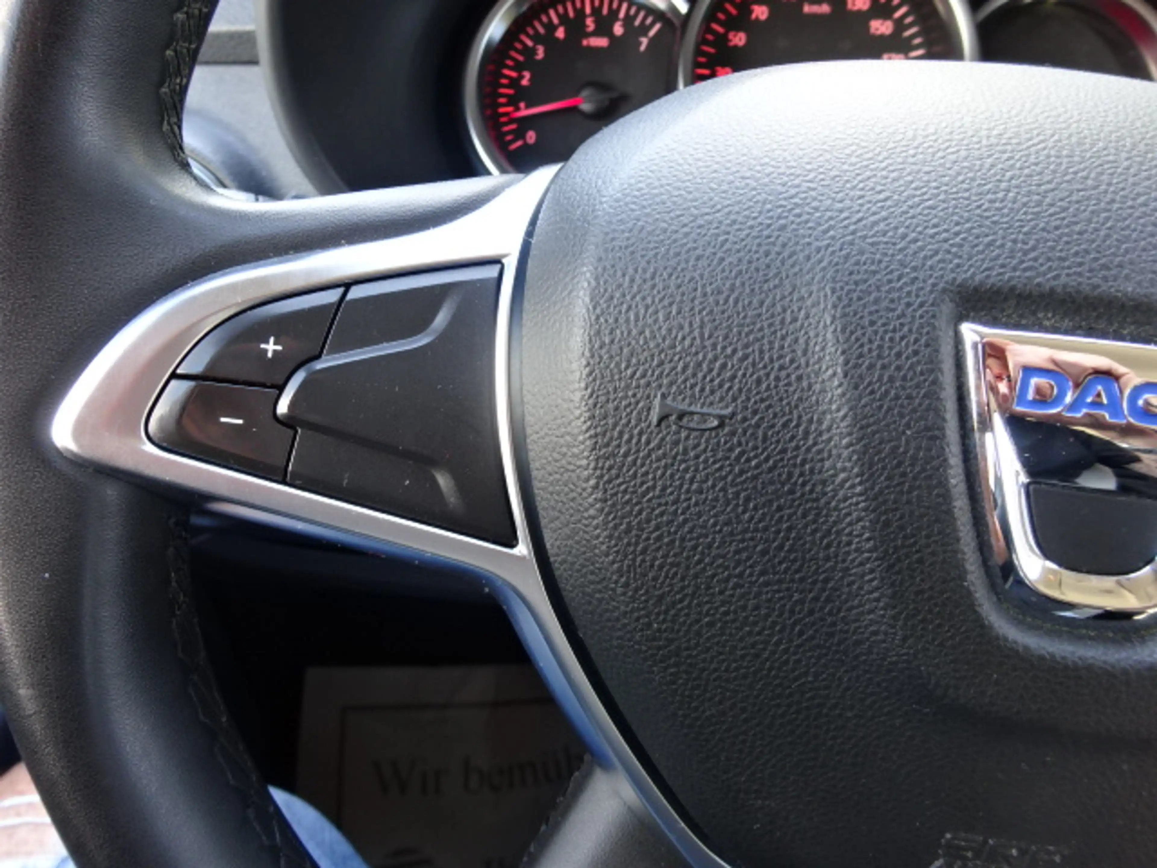 Dacia Lodgy Stepway Navi Bluetooth Freisprecheinrichtung Sitzheizung Parksensor vorne und hinten Kamera — photo 15
