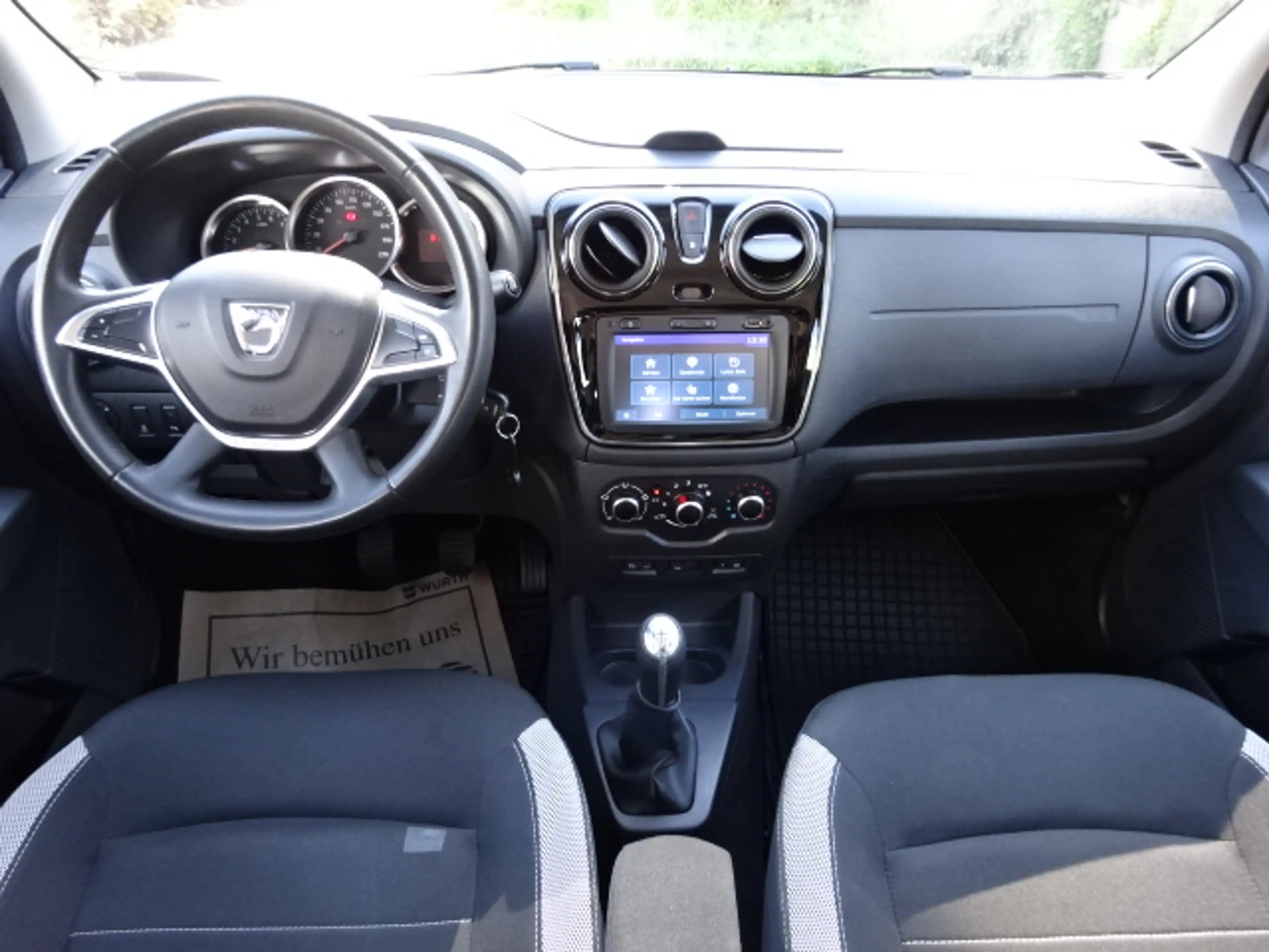 Dacia Lodgy Stepway Navi Bluetooth Freisprecheinrichtung Sitzheizung Parksensor vorne und hinten Kamera — photo 14