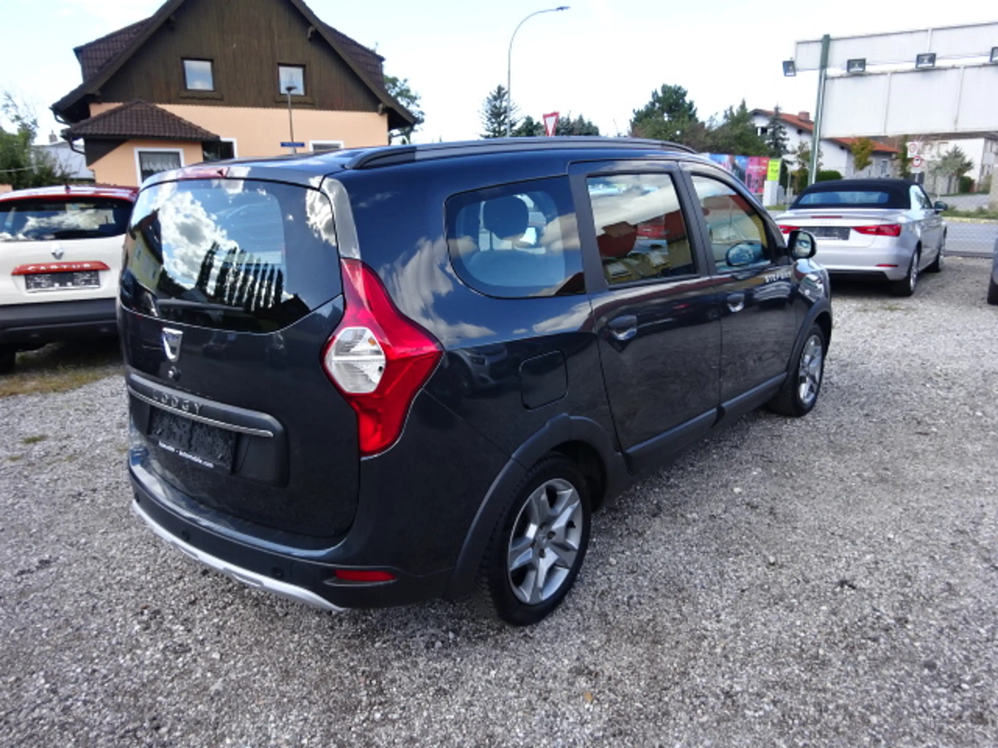 Dacia Lodgy Stepway Navi Bluetooth Freisprecheinrichtung Sitzheizung Parksensor vorne und hinten Kamera — photo 4