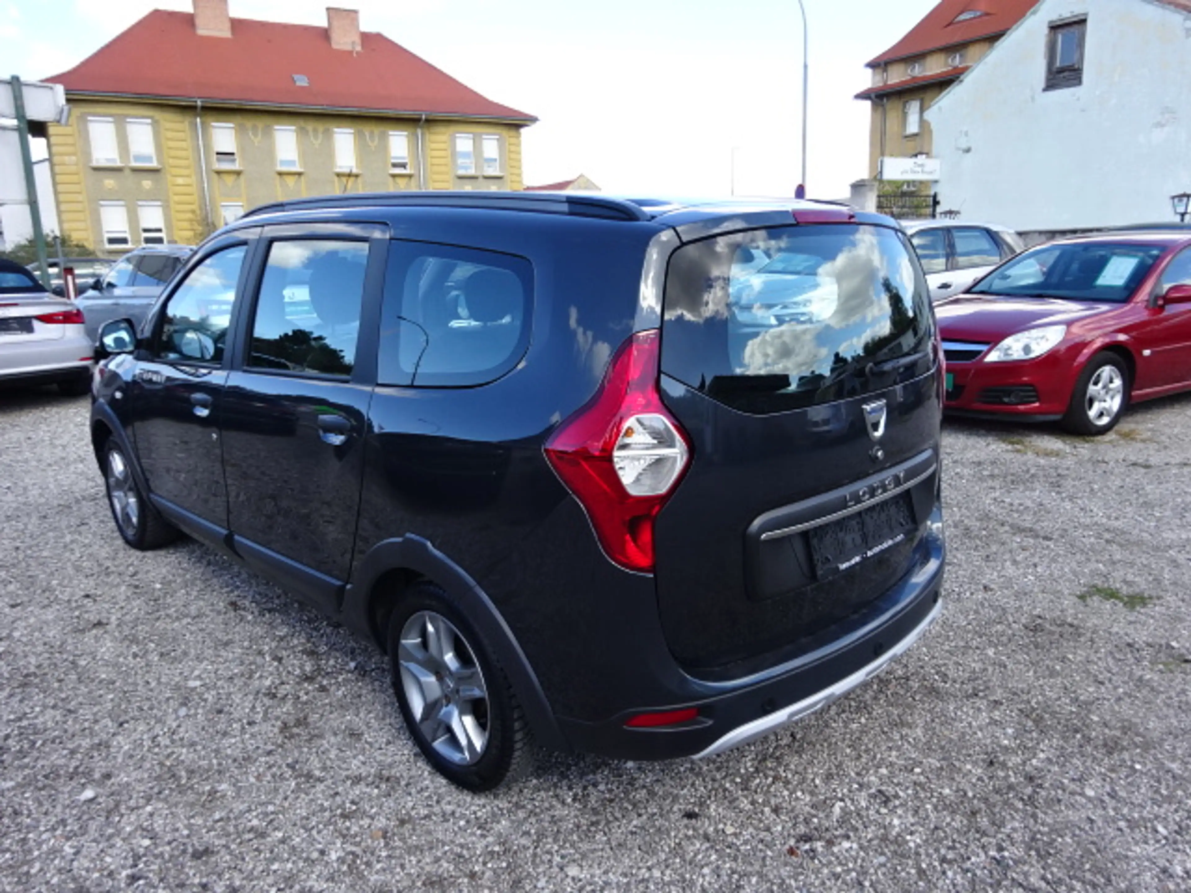 Dacia Lodgy Stepway Navi Bluetooth Freisprecheinrichtung Sitzheizung Parksensor vorne und hinten Kamera — photo 6