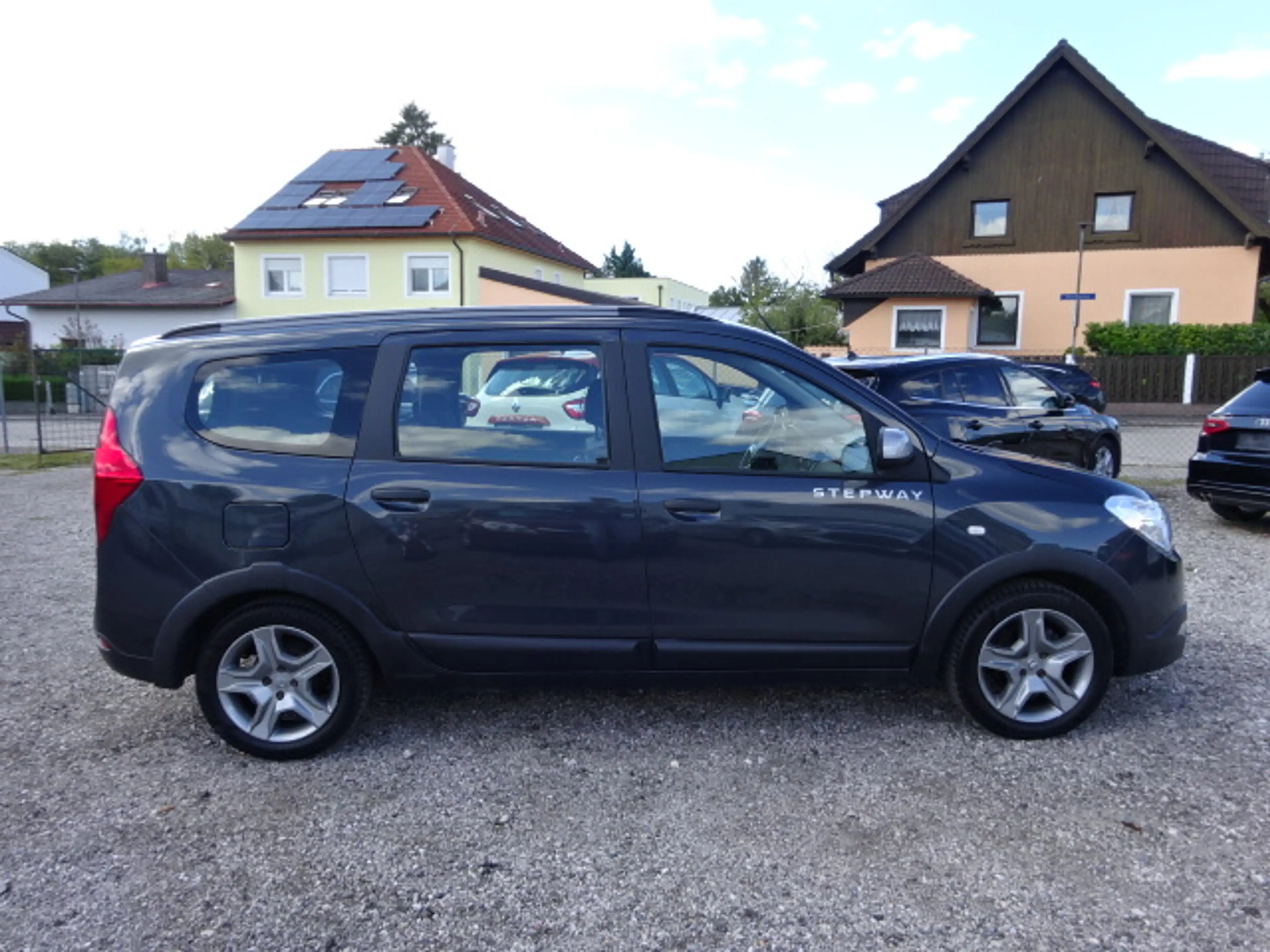 Dacia Lodgy Stepway Navi Bluetooth Freisprecheinrichtung Sitzheizung Parksensor vorne und hinten Kamera — photo 7