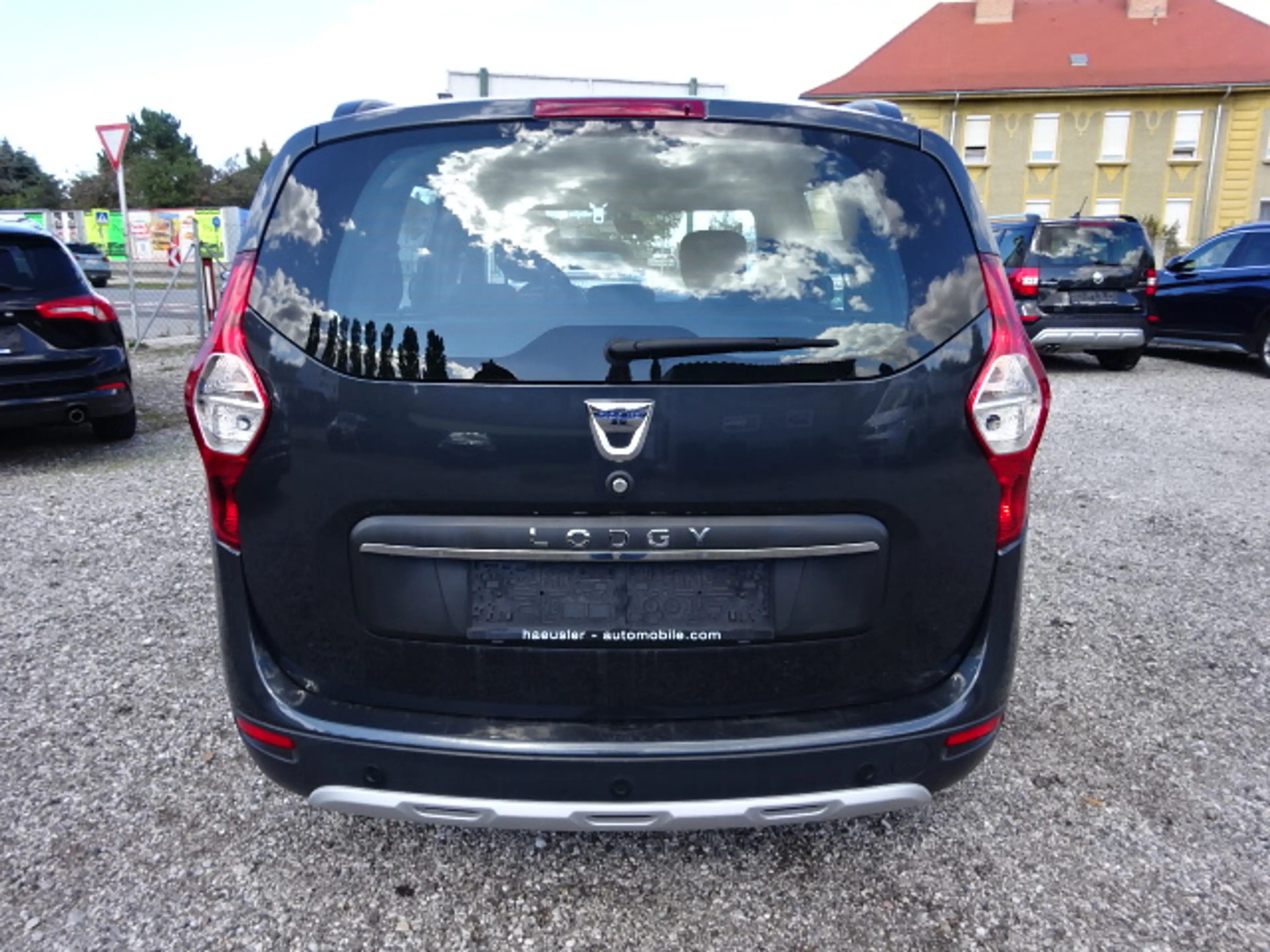 Dacia Lodgy Stepway Navi Bluetooth Freisprecheinrichtung Sitzheizung Parksensor vorne und hinten Kamera — photo 5