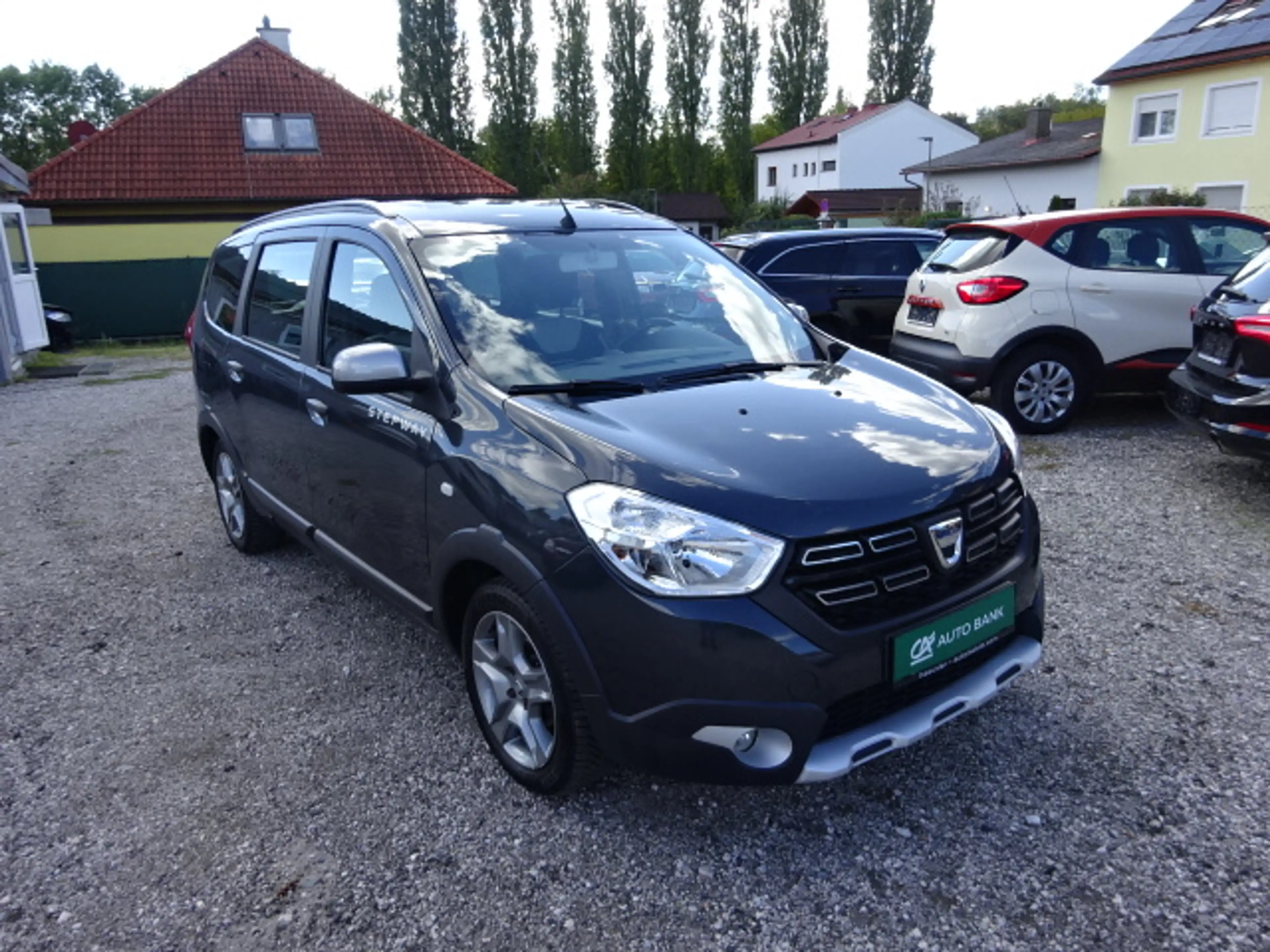 Dacia Lodgy Stepway Navi Bluetooth Freisprecheinrichtung Sitzheizung Parksensor vorne und hinten Kamera — photo 3