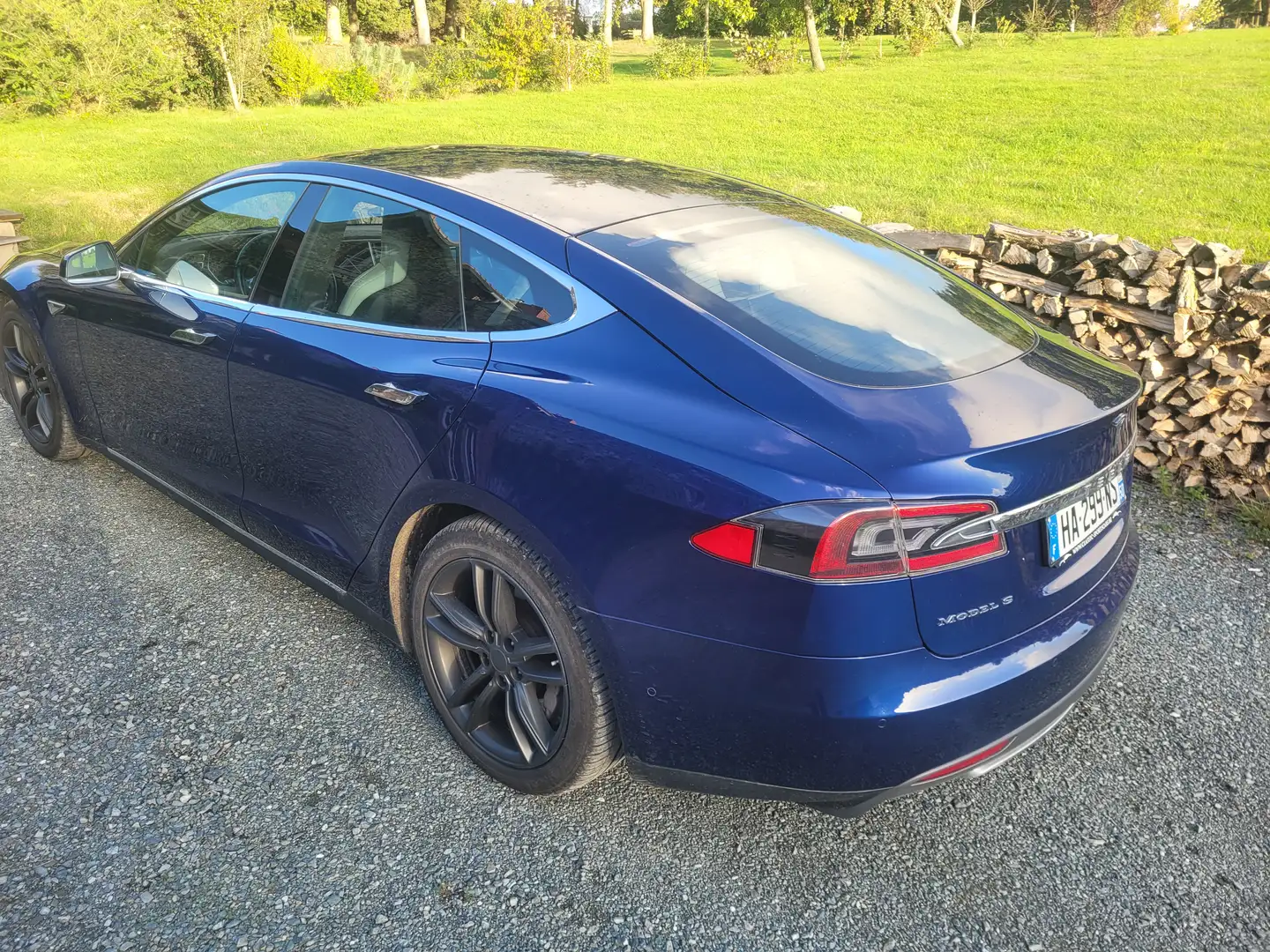 Tesla Model S MODEL S 85 kWh Dual Motor - 2