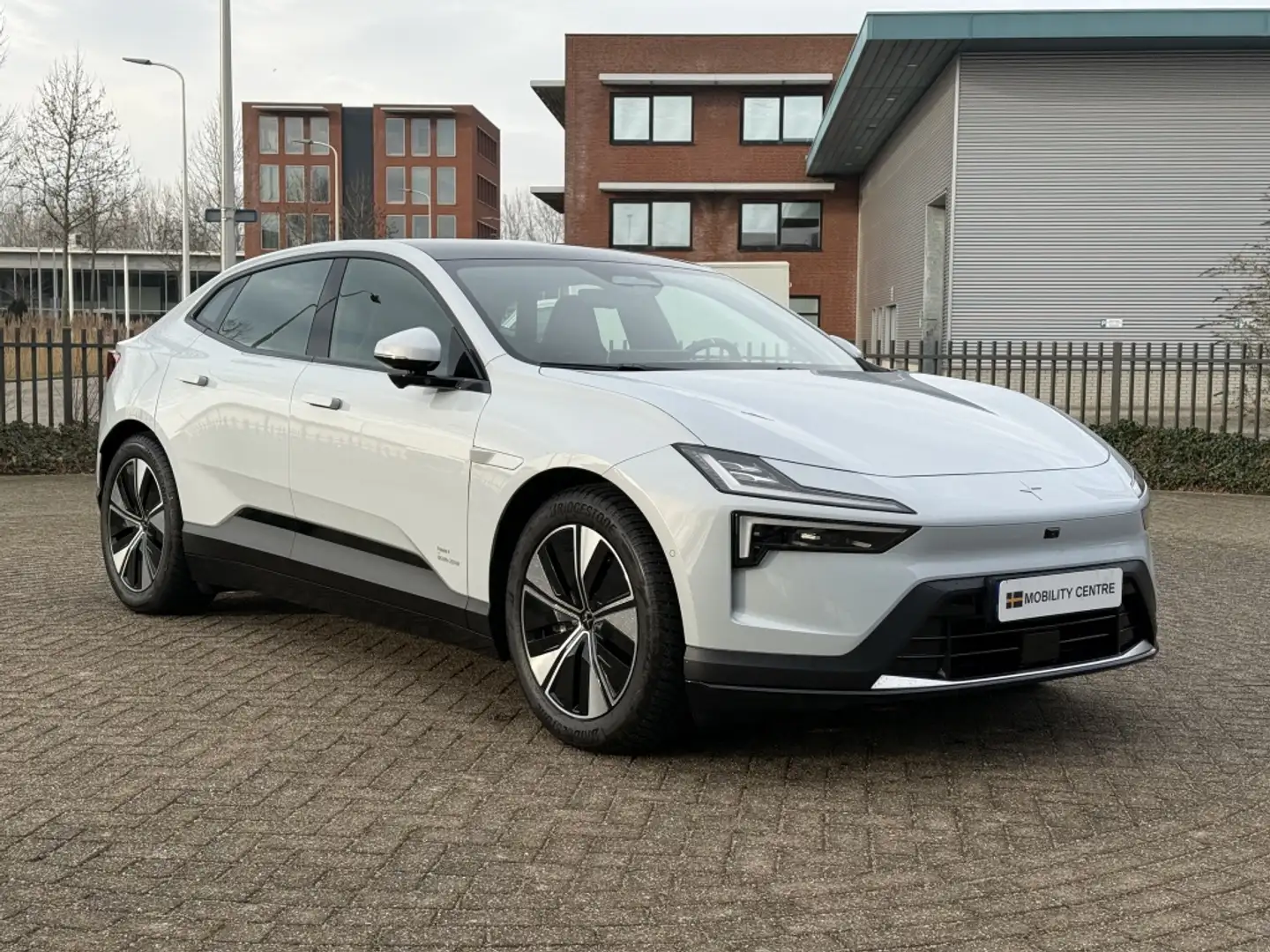 Polestar 4 Long Range Single Motor | Plus & Pilot Pack | Magn Gris - 2