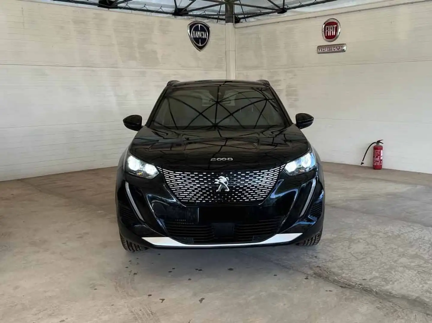 Peugeot 2008 1.2 PureTech Allure Nero - 2