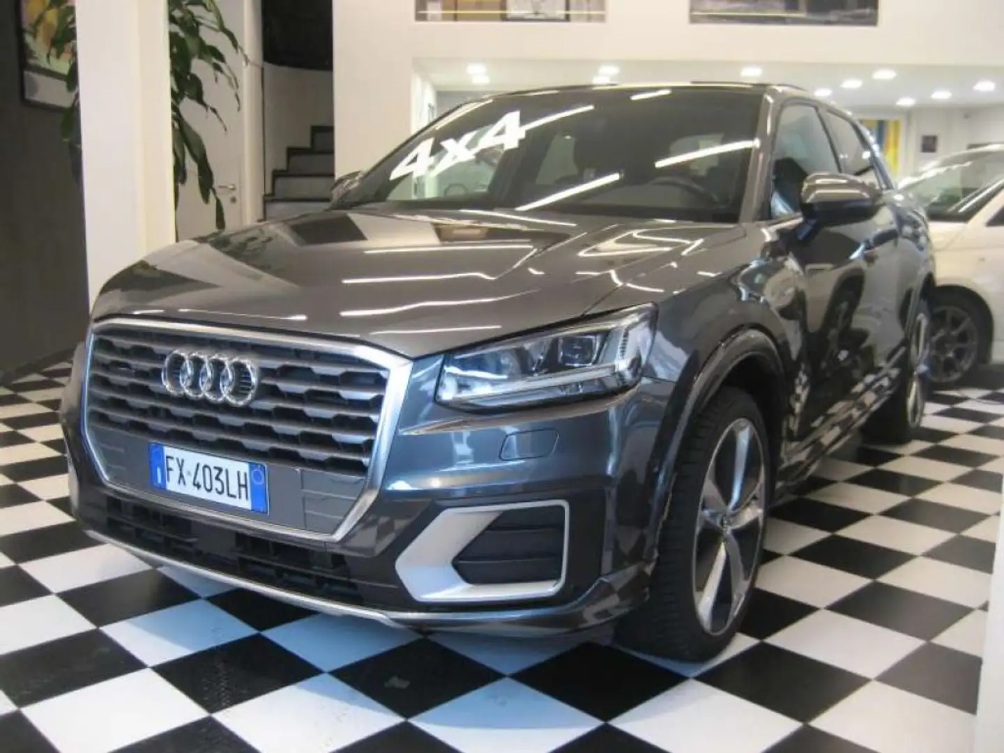 Audi Q2 2.0 TDI QUATTRO S TRONIC S LINE EDITION Grau - 2