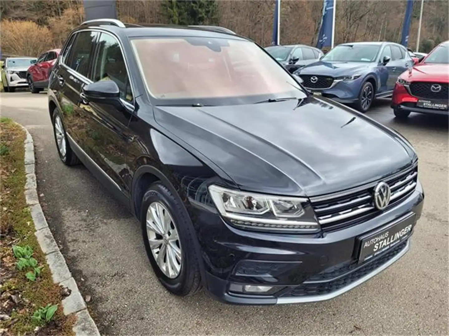 Volkswagen Tiguan 2,0 TDI SCR Sky Schwarz - 2