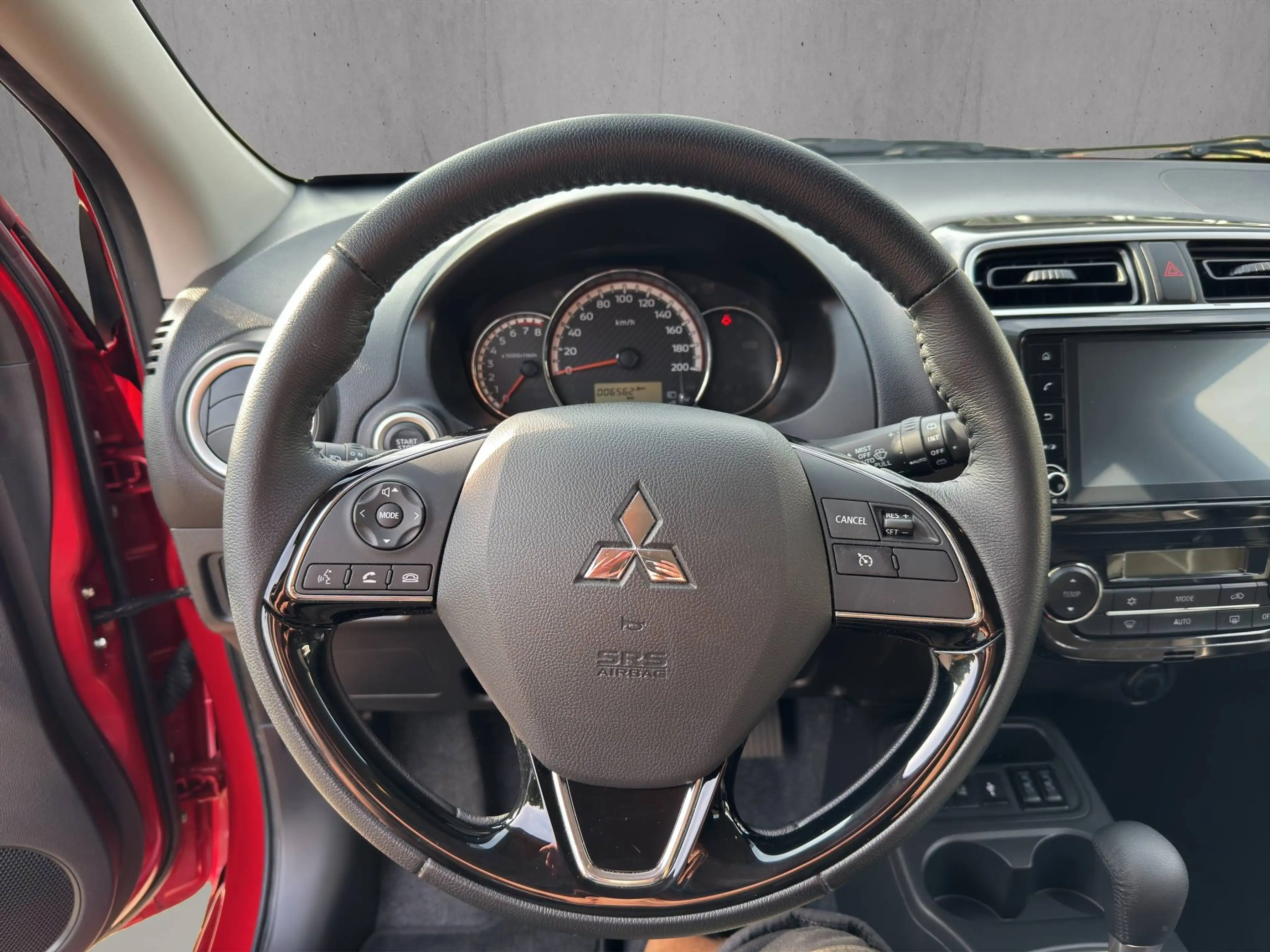 Mitsubishi Space Star 1.2 TOP CVT WENIG km (!) , scheckheftgepflegt, Ganzjahresreifen und Standheizung — photo 10