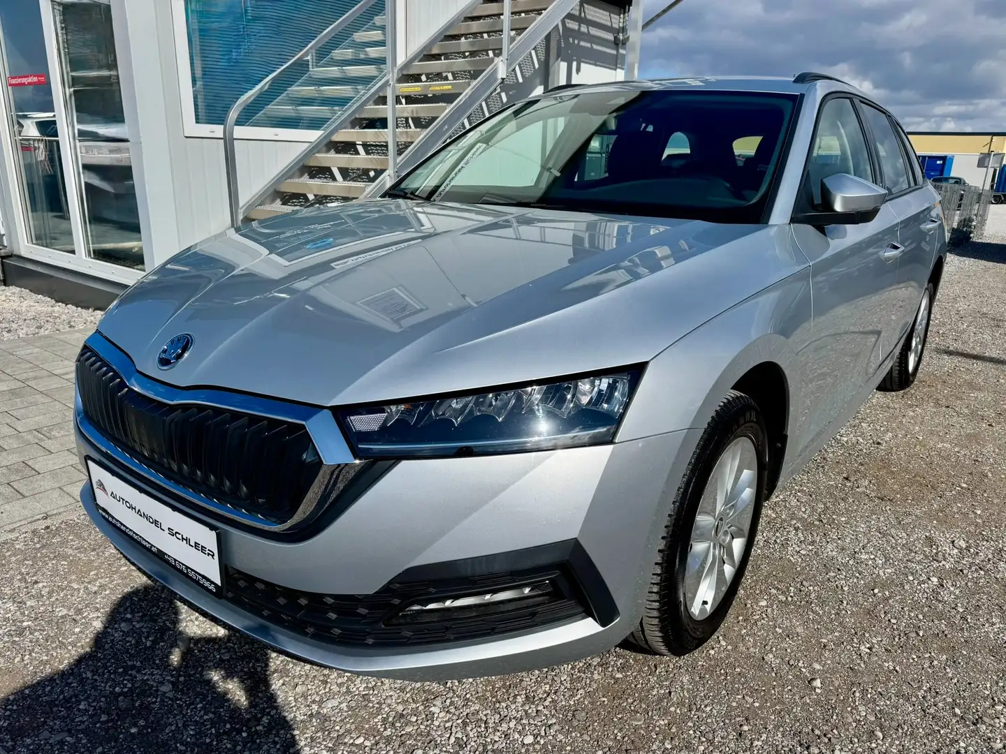 Skoda Octavia 2.0 TDI 4X4 DSG 1 Besitzer Silber - 1