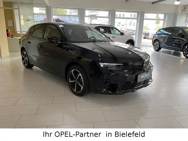 Opel Astra view 3