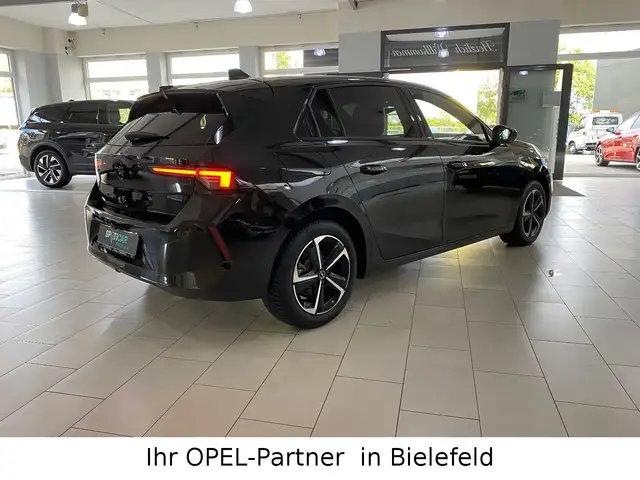 Opel Astra view 4