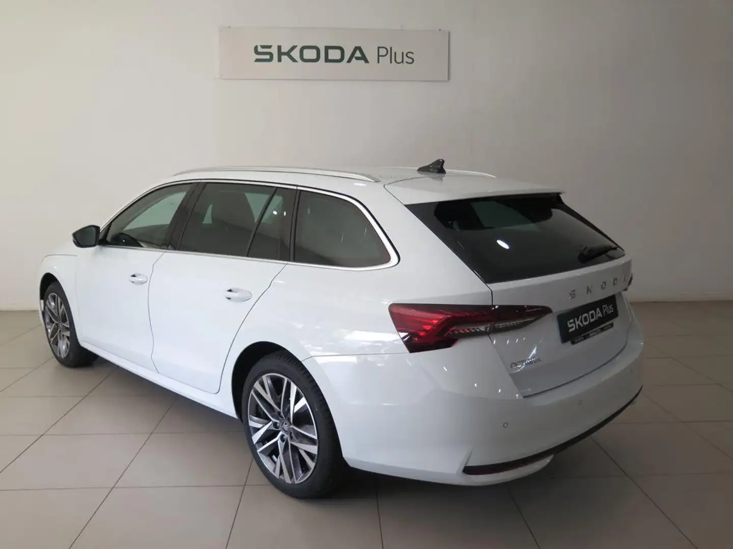 Skoda Octavia Combi 2.0TDI Plus DSG7 110kW Bianco - 2