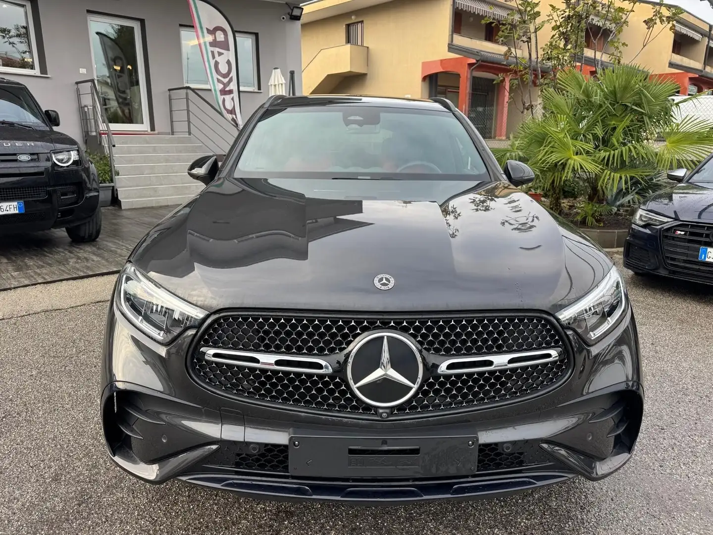 Mercedes-Benz GLC 200 GLC 200 4Matic Mild Hybrid AMG Line Premium Plus Grijs - 2