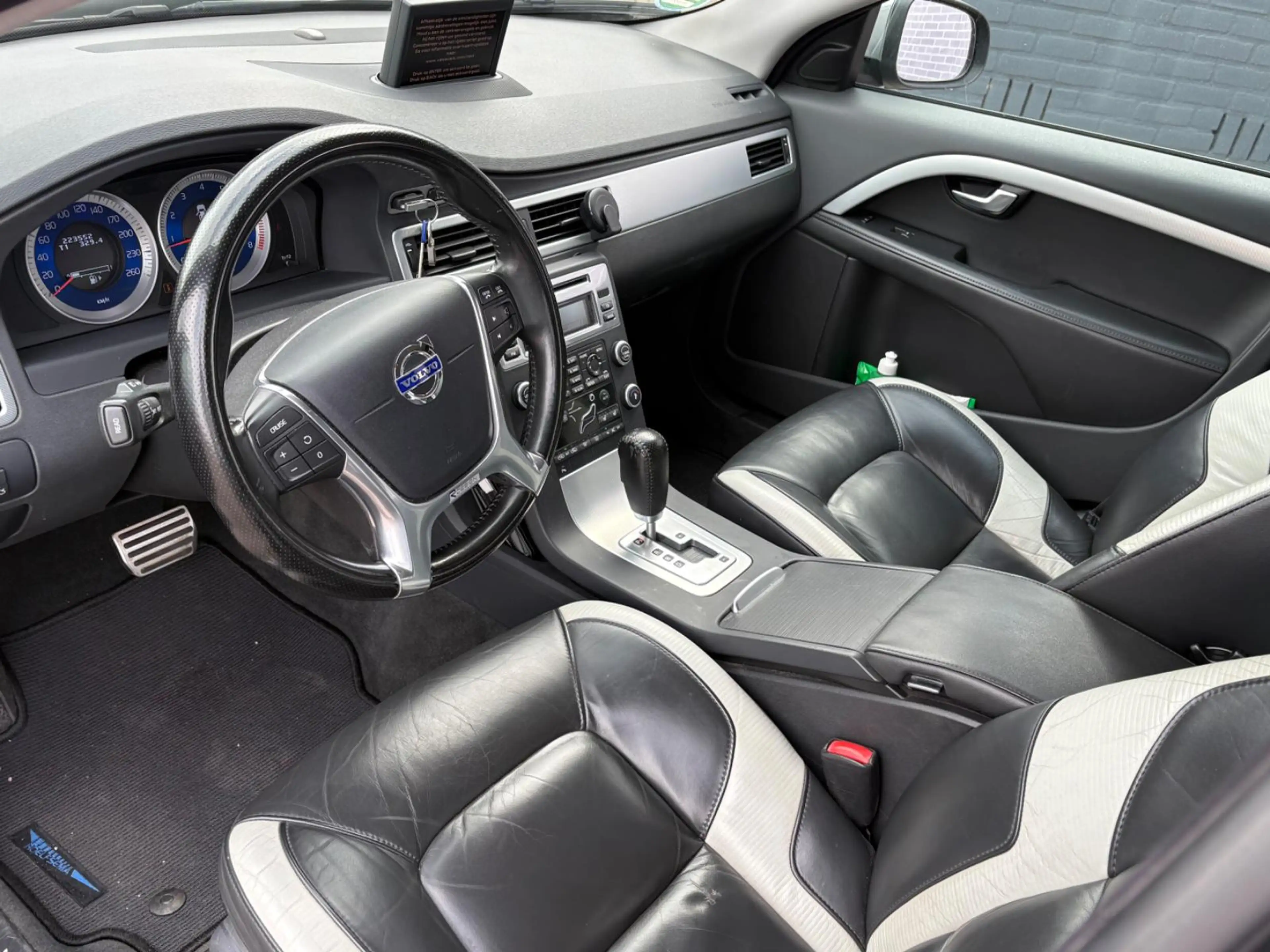 Volvo V70 2.0T R-Edition | Trekhaak | Stoelverwarming | Navi — photo 4