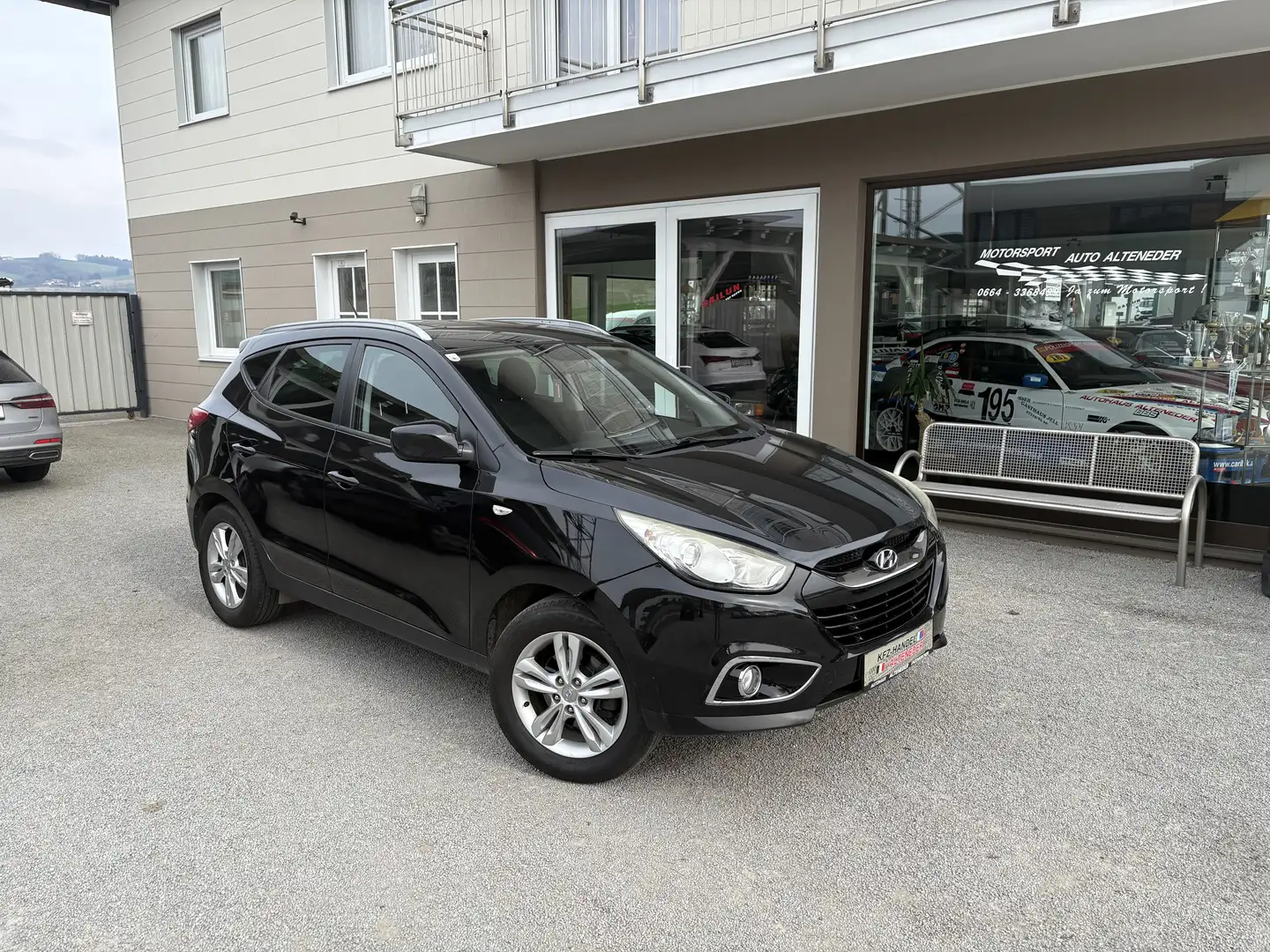 Hyundai iX35 2,0 CRDi Spirit 4WD *ALLRAD*2.BESITZ*KLIMAAUT* Schwarz - 1