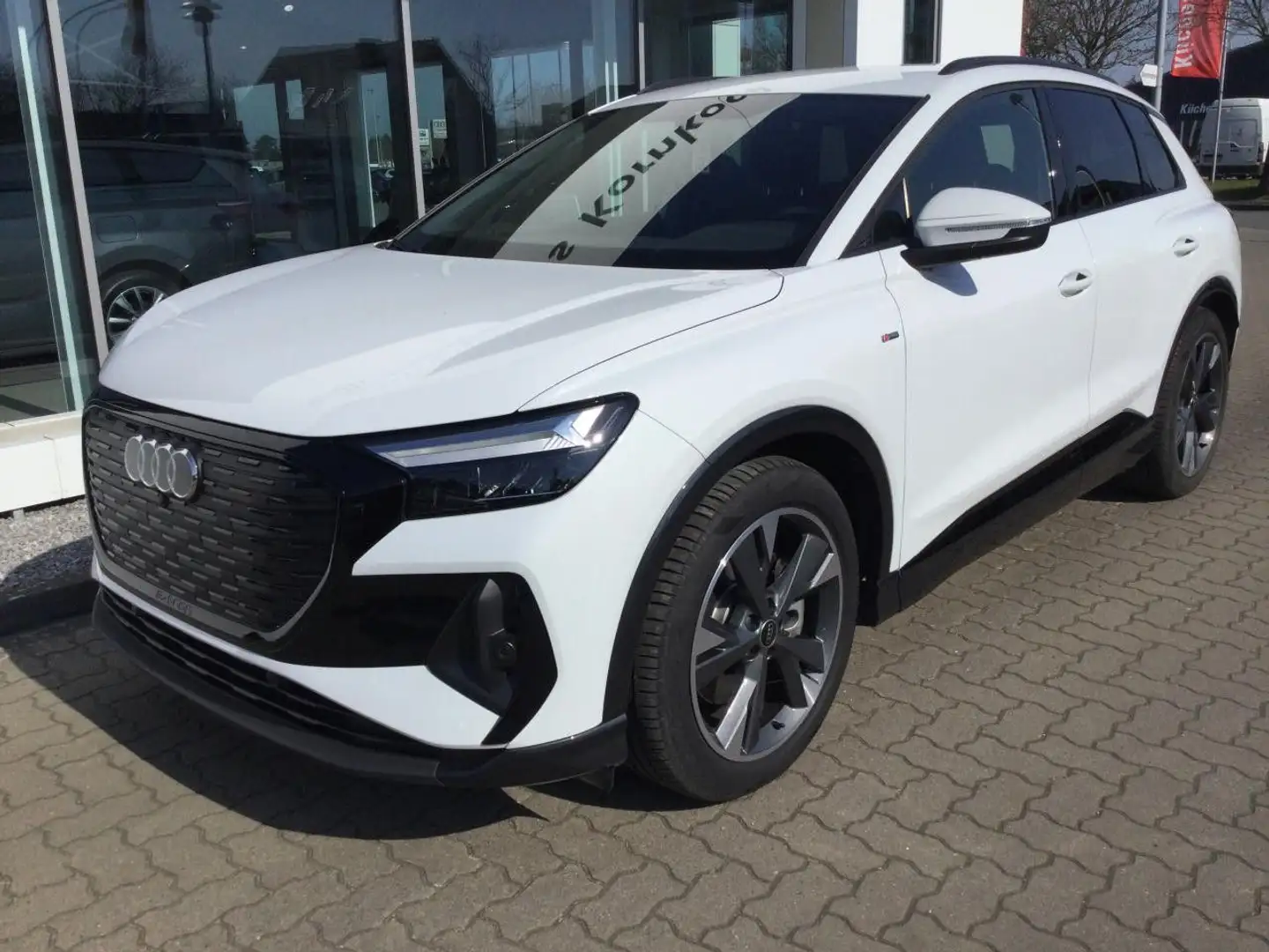 Audi Q4 e-tron Q4 40 e-tron S-line 77kWh Gar 12/26 Bluetooth Navi Bílá - 2