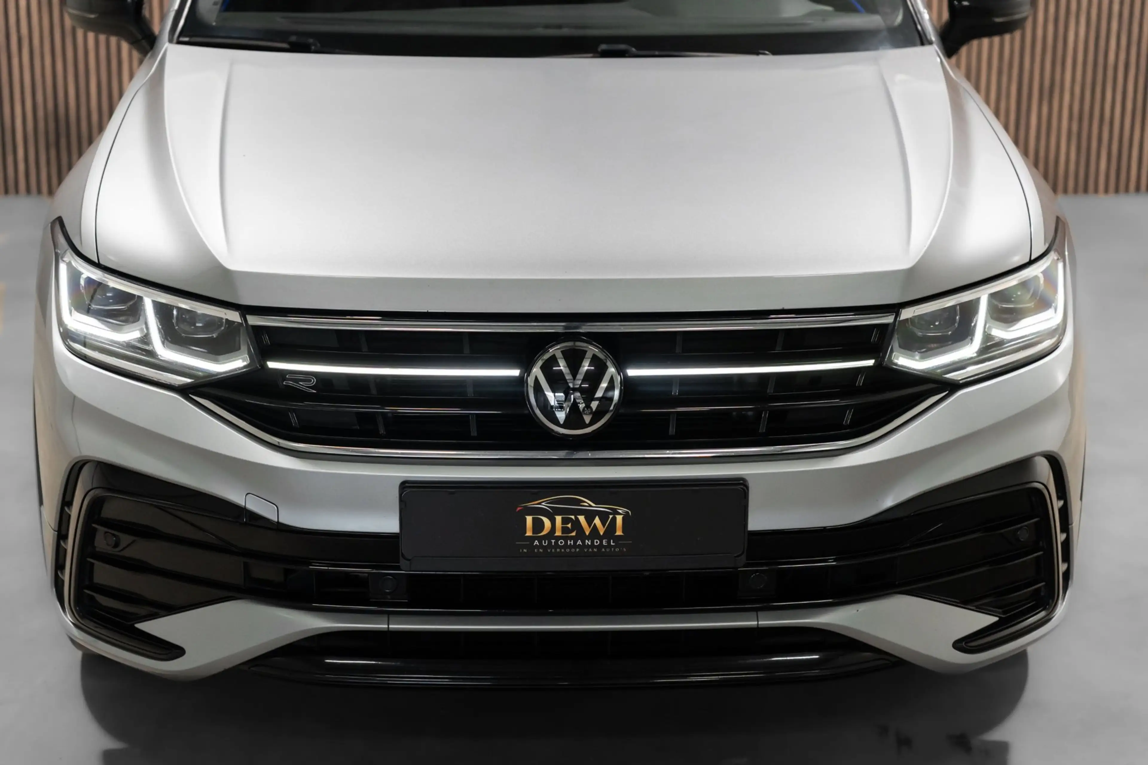 Volkswagen Tiguan Allspace 1.5 TSI R-Line DSG + 7p. Pano IQ Camera Navi — photo 5