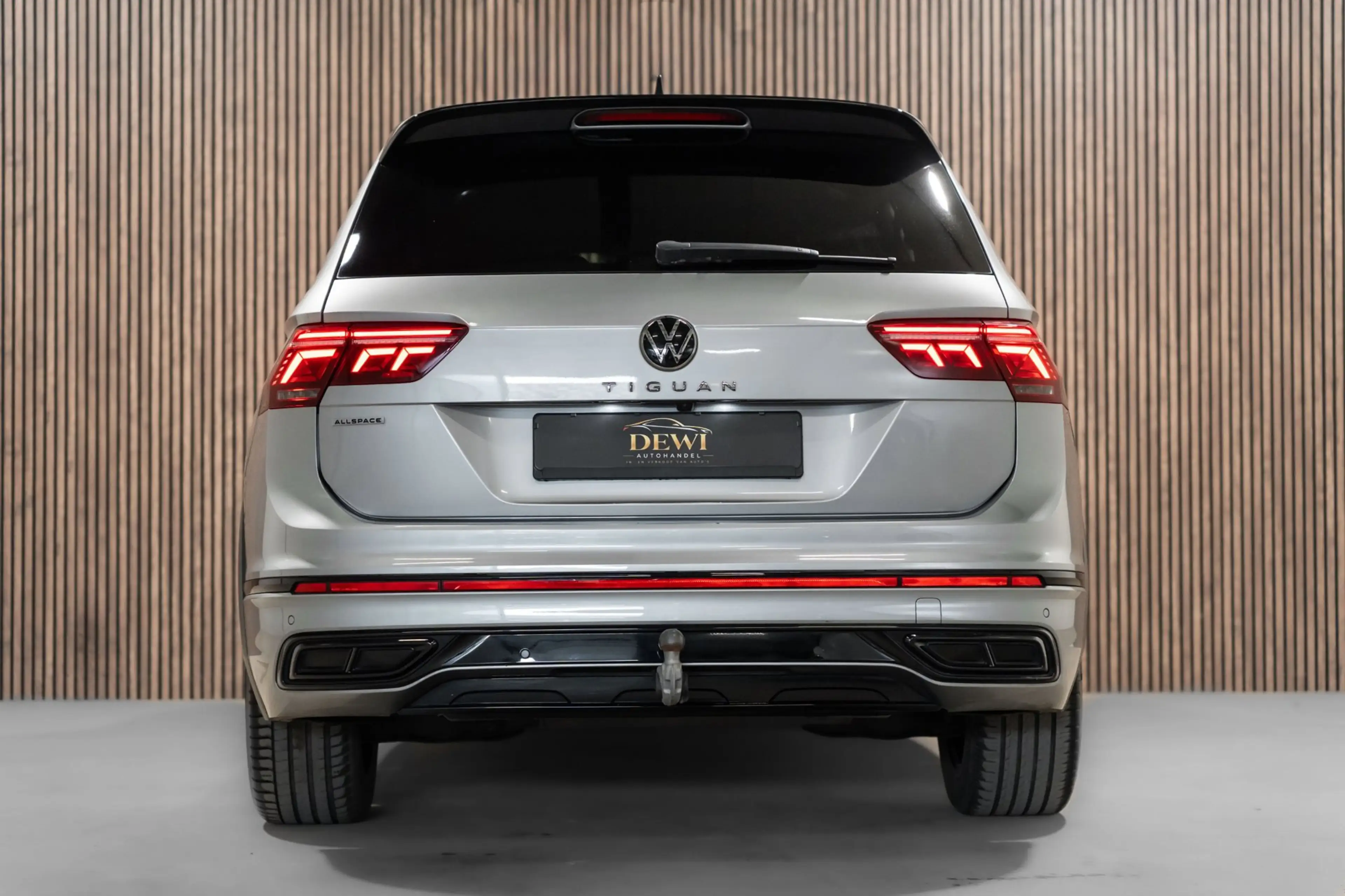 Volkswagen Tiguan Allspace 1.5 TSI R-Line DSG + 7p. Pano IQ Camera Navi — photo 10