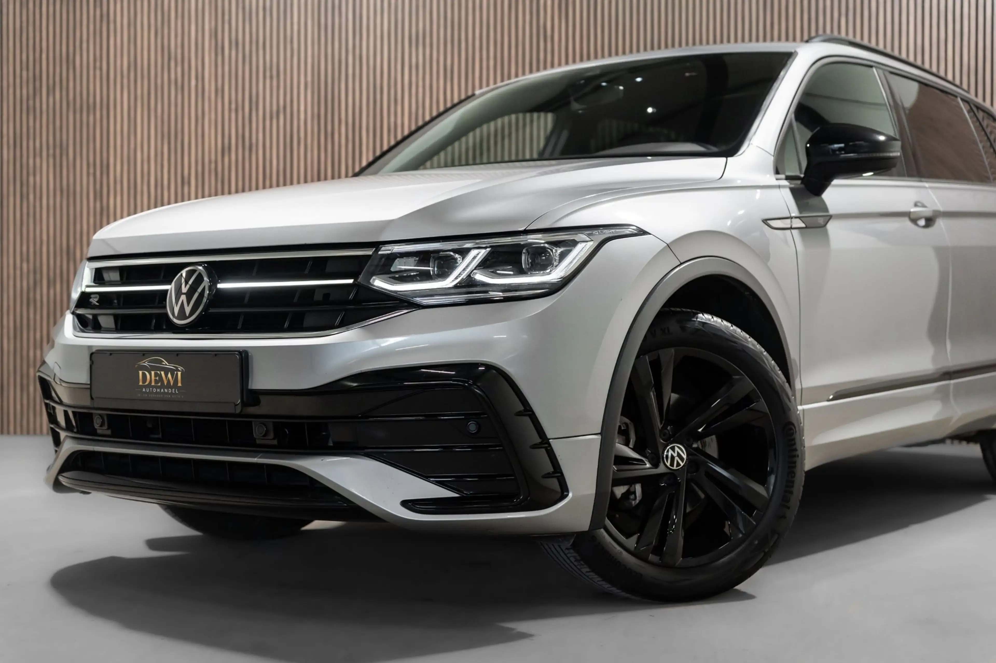 Volkswagen Tiguan Allspace 1.5 TSI R-Line DSG + 7p. Pano IQ Camera Navi — photo 2