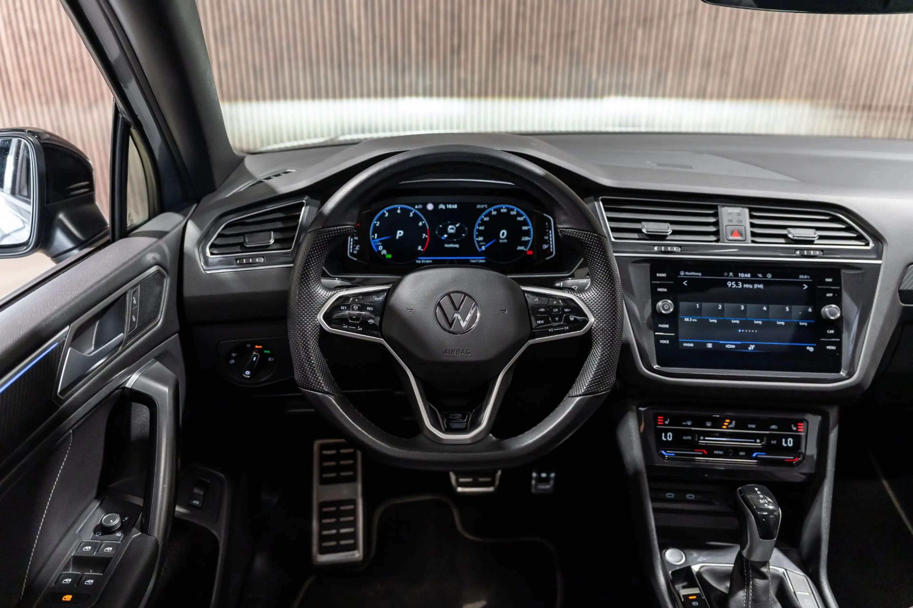 Volkswagen Tiguan Allspace 1.5 TSI R-Line DSG + 7p. Pano IQ Camera Navi — photo 12