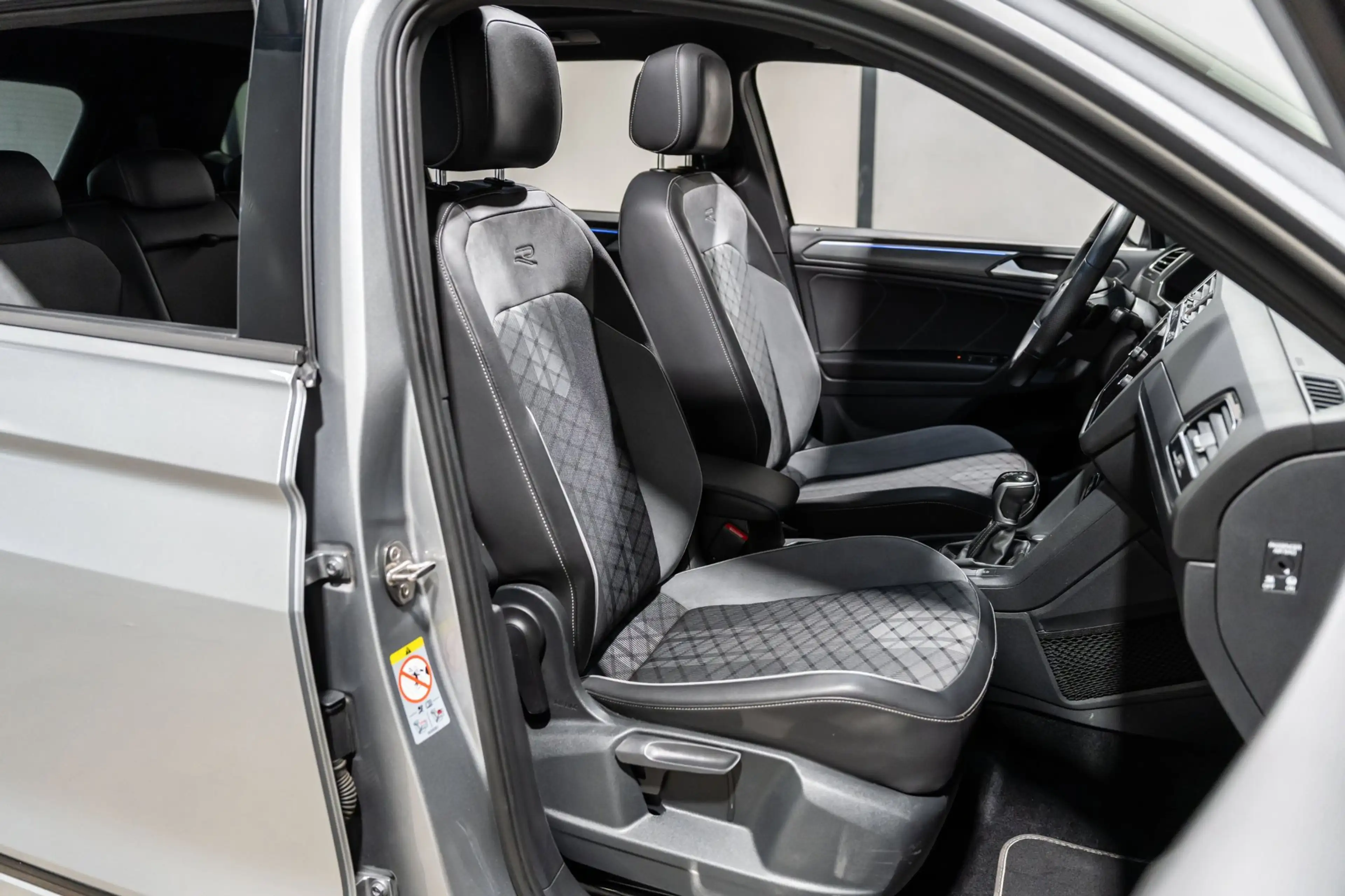 Volkswagen Tiguan Allspace 1.5 TSI R-Line DSG + 7p. Pano IQ Camera Navi — photo 15