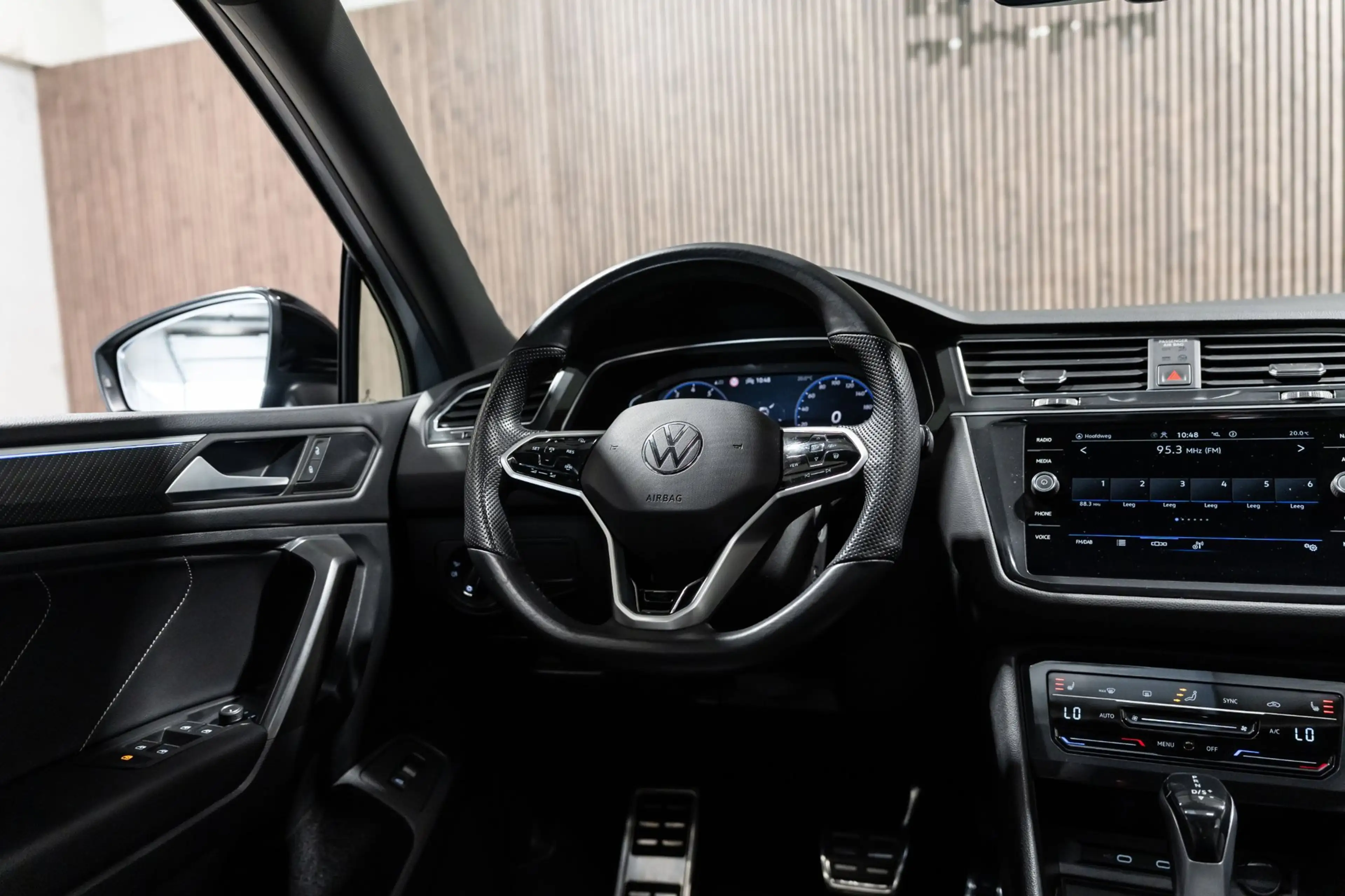 Volkswagen Tiguan Allspace 1.5 TSI R-Line DSG + 7p. Pano IQ Camera Navi — photo 13