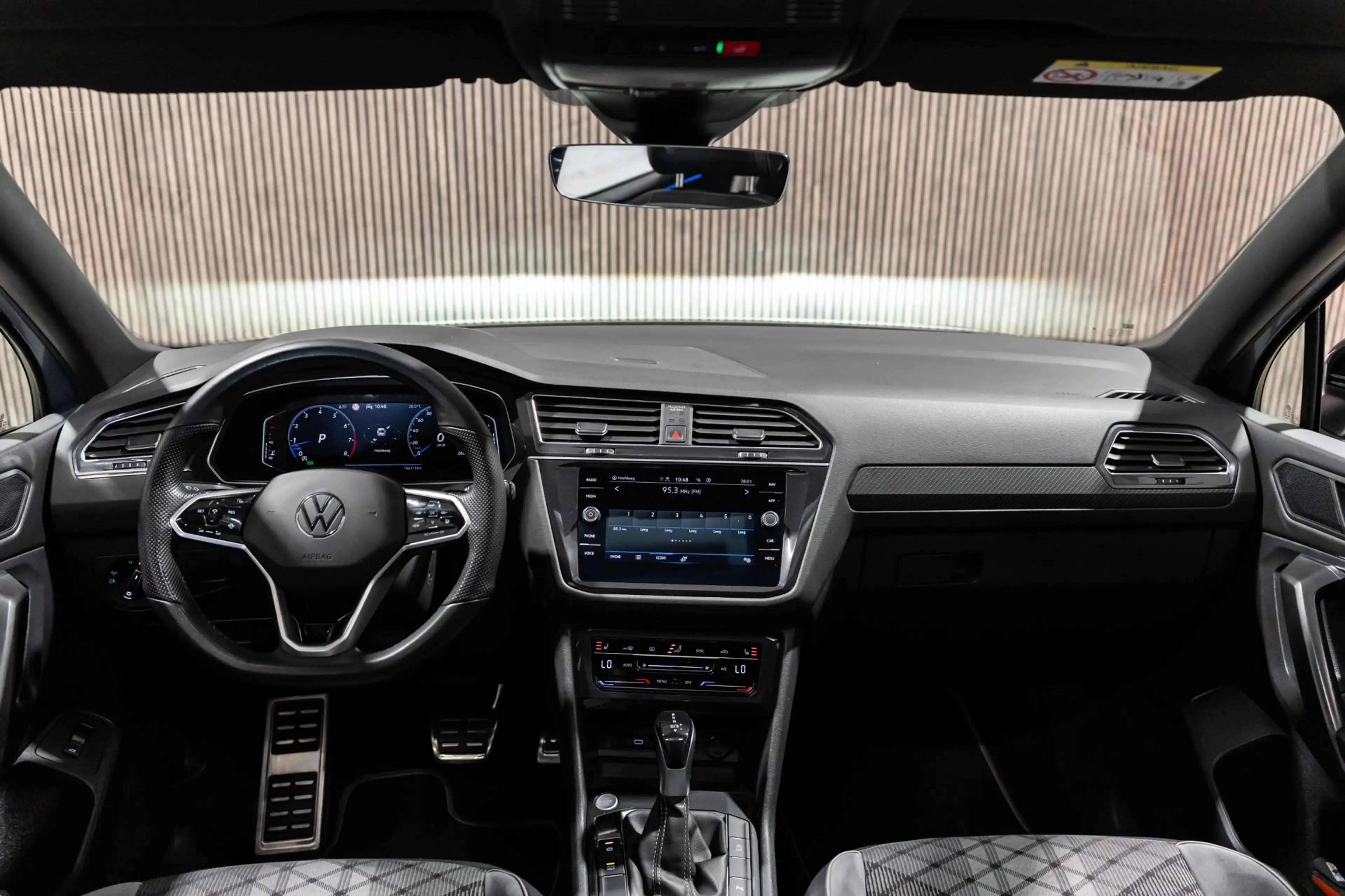 Volkswagen Tiguan Allspace 1.5 TSI R-Line DSG + 7p. Pano IQ Camera Navi — photo 11