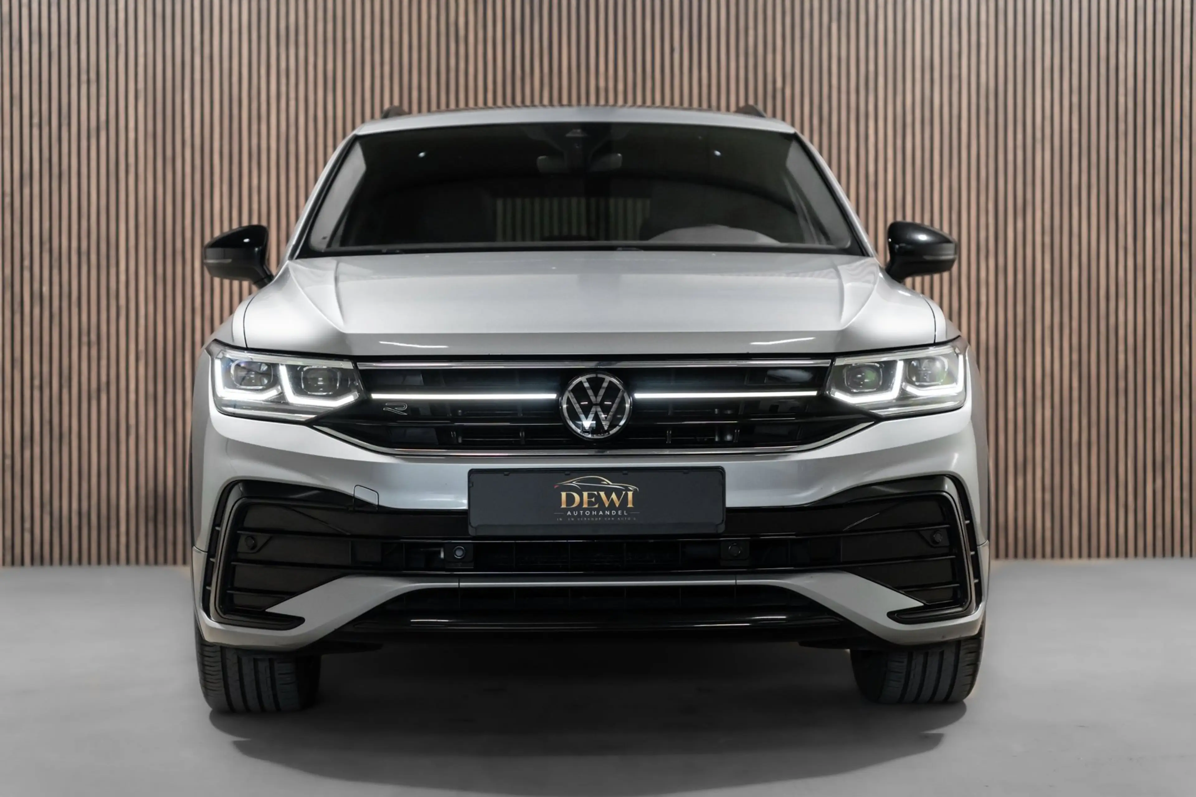 Volkswagen Tiguan Allspace 1.5 TSI R-Line DSG + 7p. Pano IQ Camera Navi — photo 4