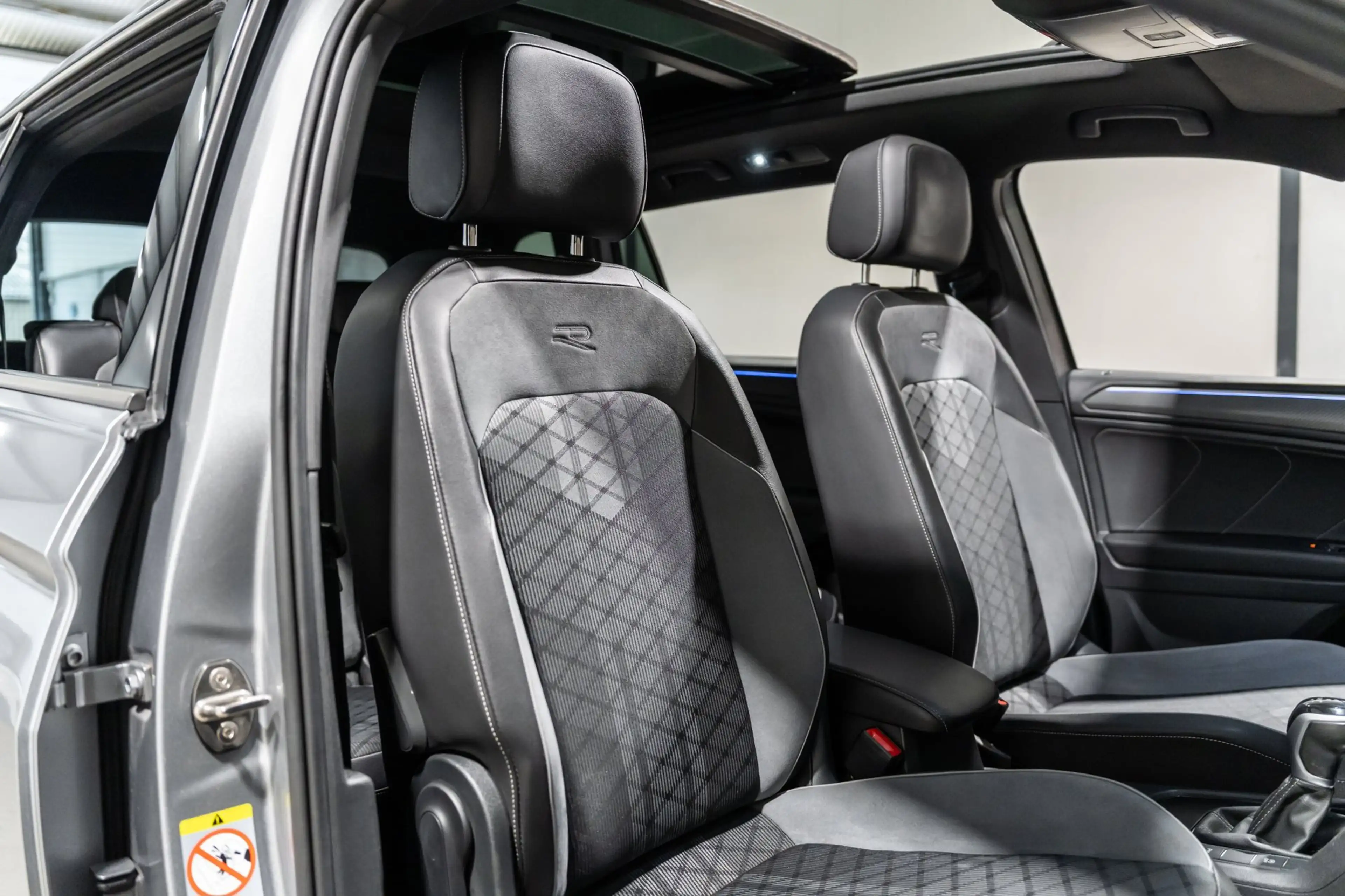 Volkswagen Tiguan Allspace 1.5 TSI R-Line DSG + 7p. Pano IQ Camera Navi — photo 14